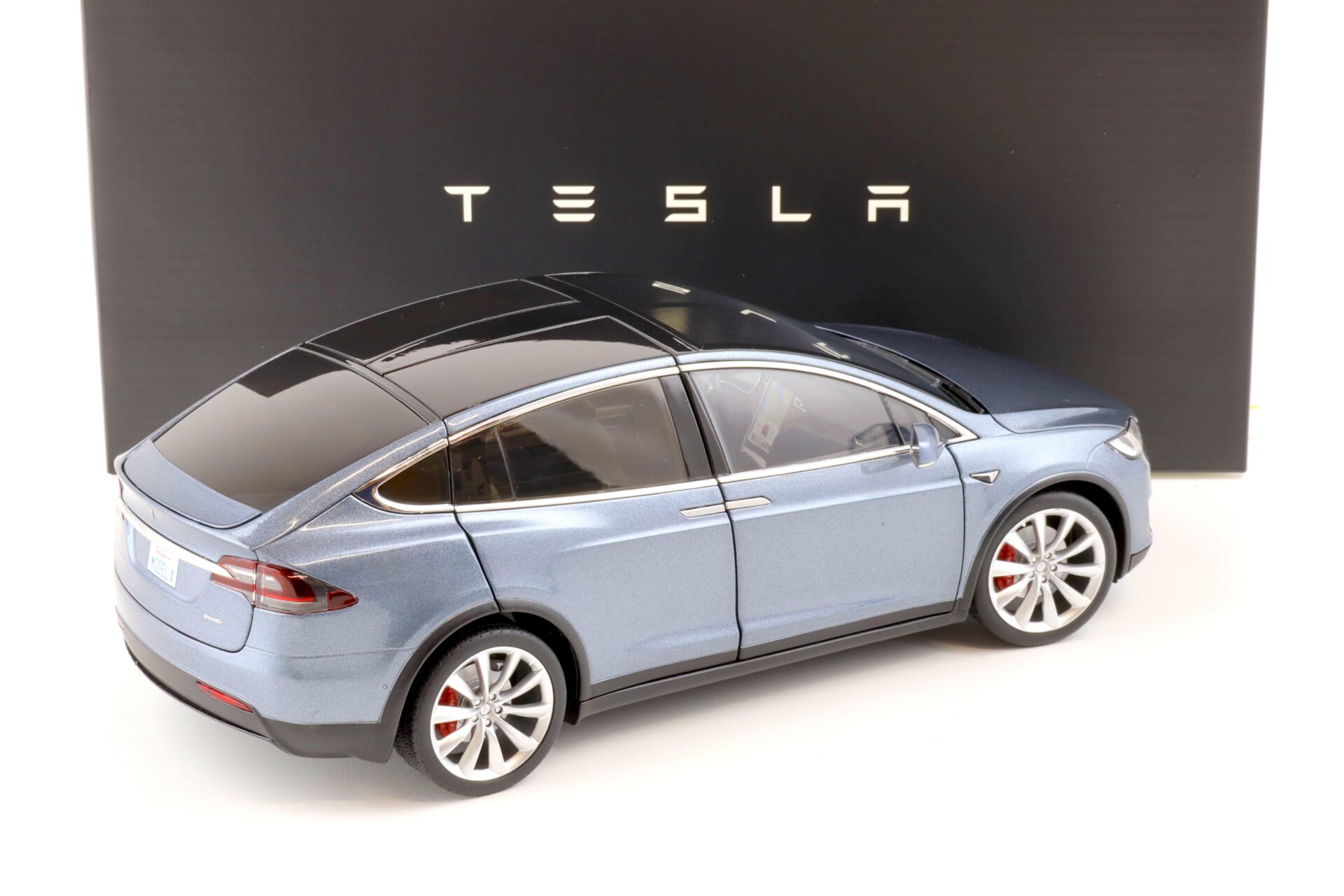 1:18 Original Tesla Model X P100D grey metallic Diecast DEALER VERSION