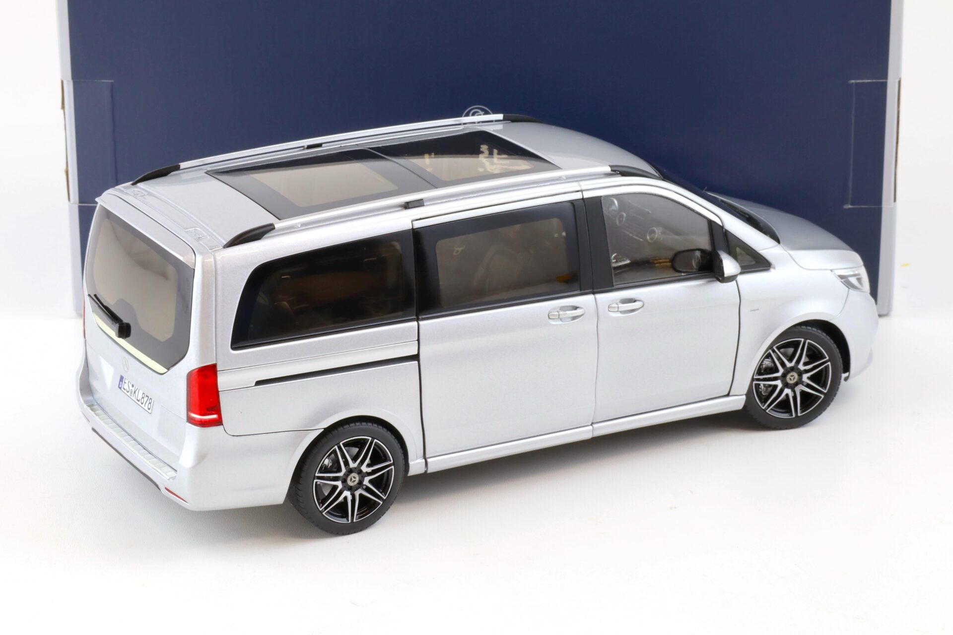 1:18 Norev Mercedes V-Klasse V-Class AMG-Line VAN silver metallic 2018