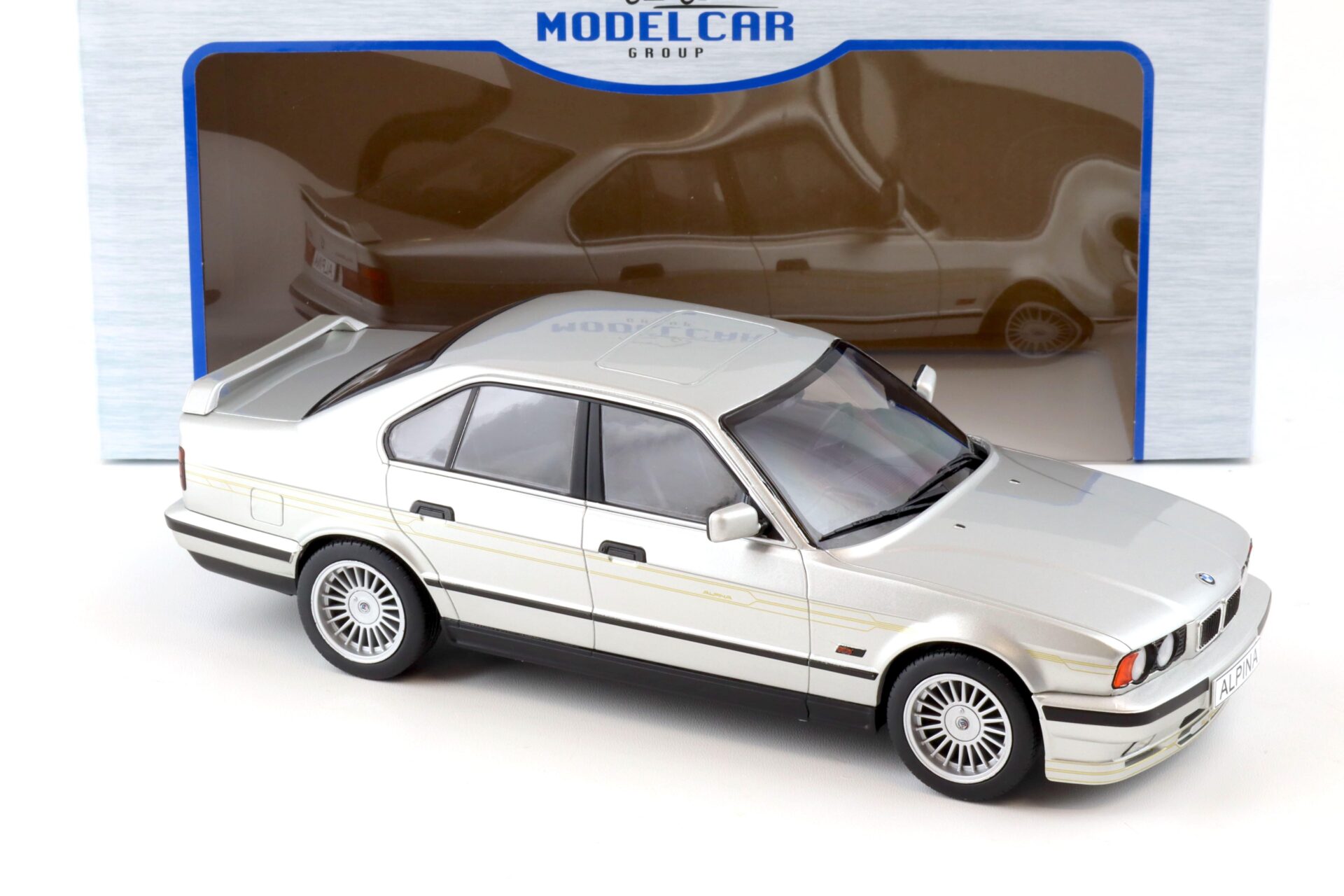1:18 MCG BMW 5-Series (E34) Alpina B10 4.6 Limousine silver