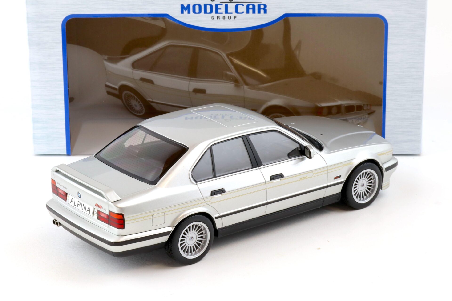1:18 MCG BMW 5-Series (E34) Alpina B10 4.6 Limousine silver