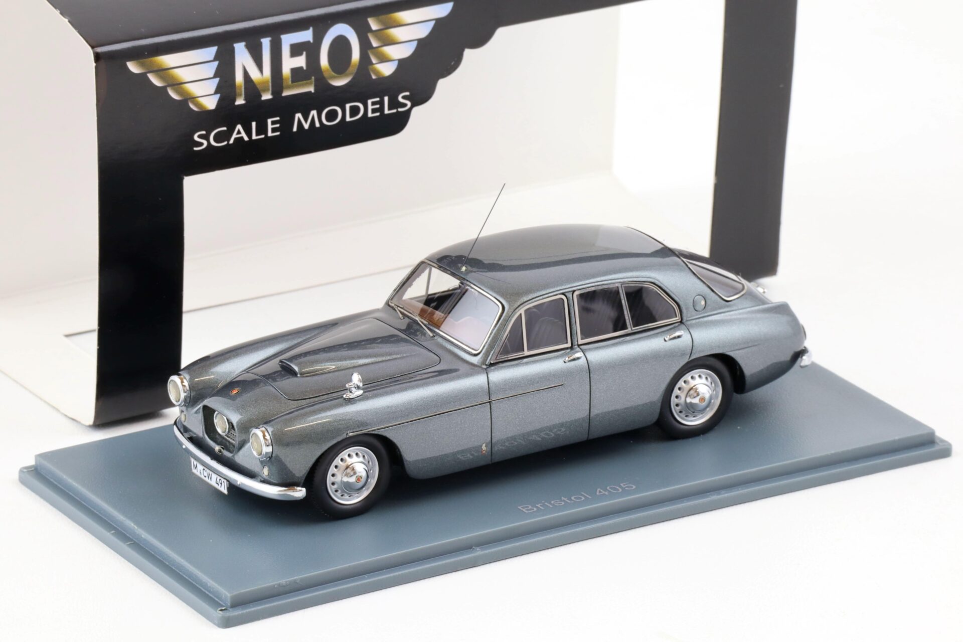 1:43 NEO Bristol 405 grey metallic MCW Limited 300 pcs.