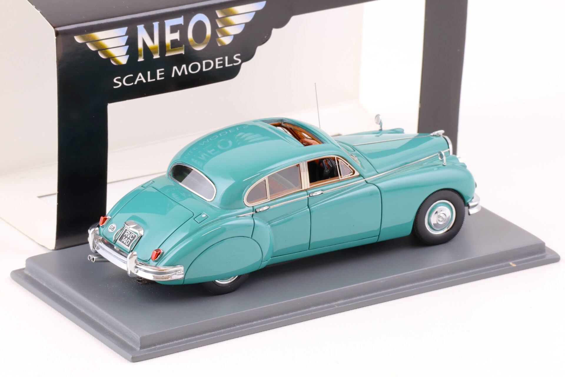 1:43 NEO Jaguar MK VII green 1955
