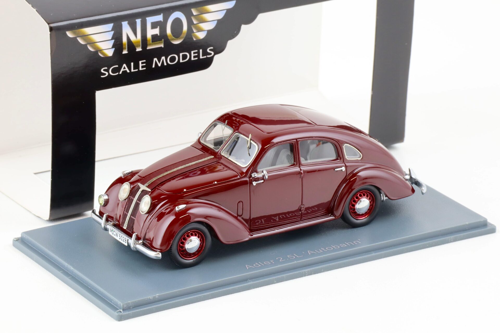 1:43 NEO Adler 2.5L Autobahn dark red MCW Limited 300 pcs.