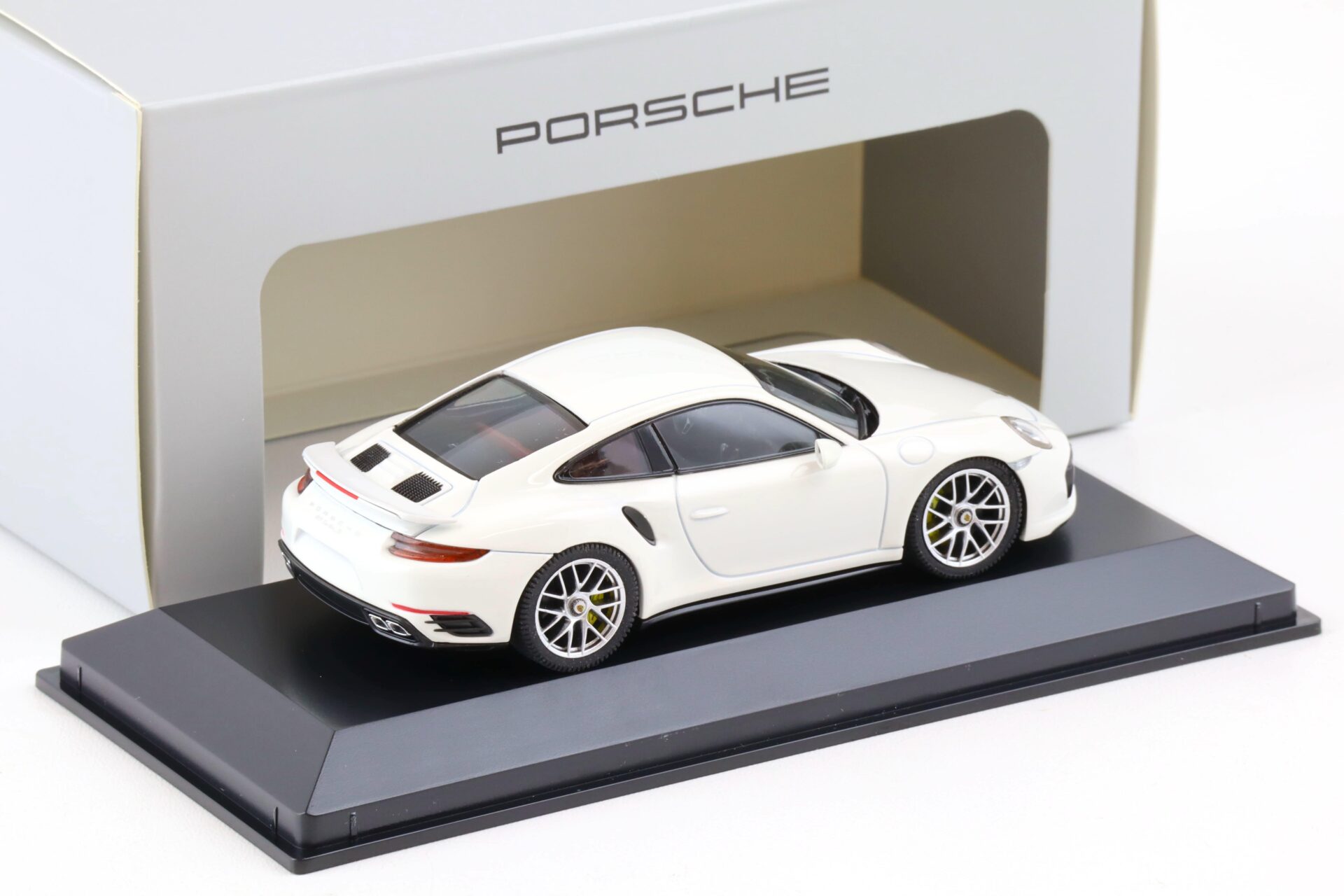 1:43 Herpa Porsche 911 (991.II) Turbo S Coupe white WAP DEALER