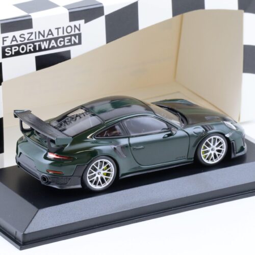 1:43 Minichamps Porsche 911 (991.II) GT2 RS British Racing green - Image 2
