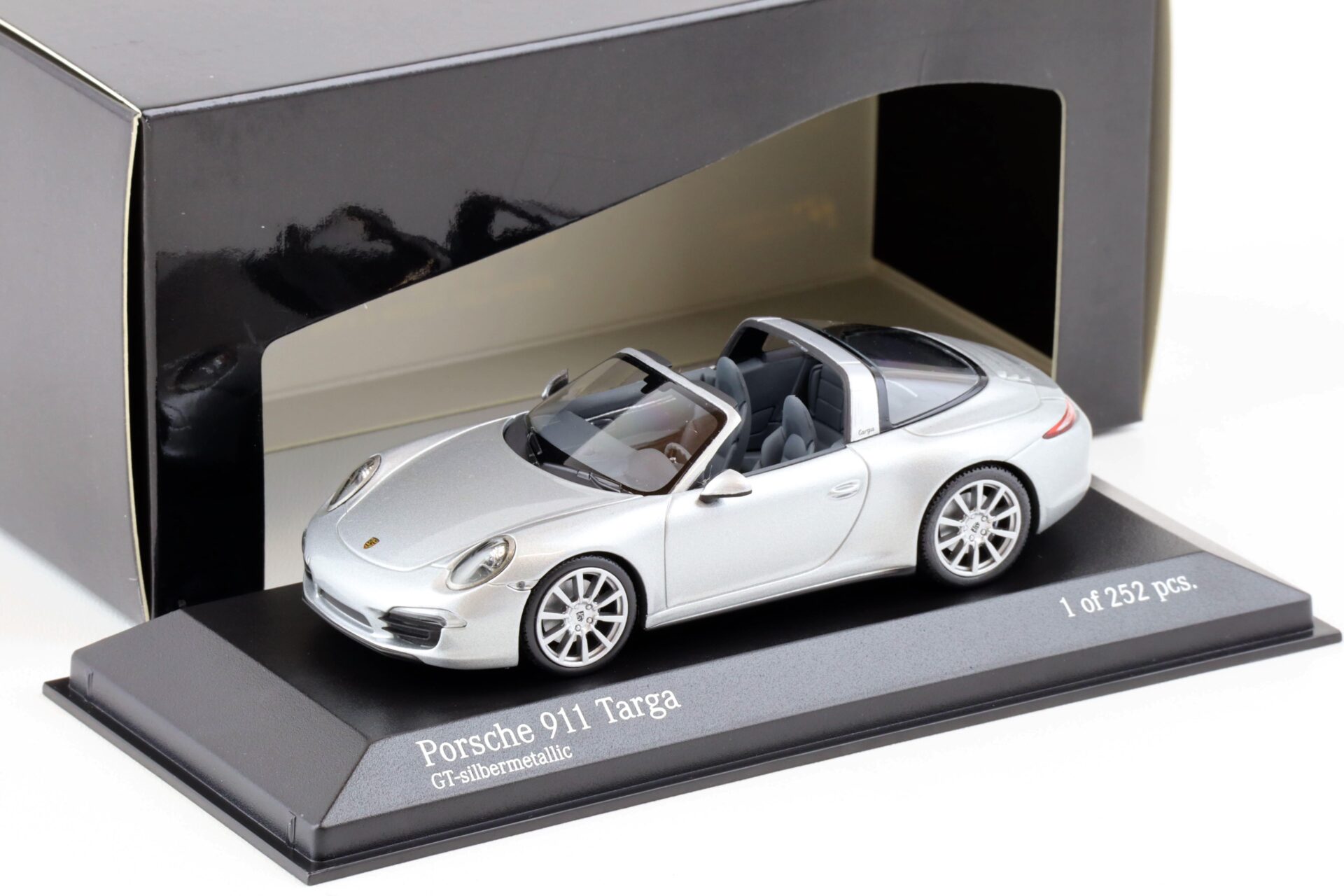 1:43 Minichamps Porsche 911 (991) Targa 2013 GT-silver metallic