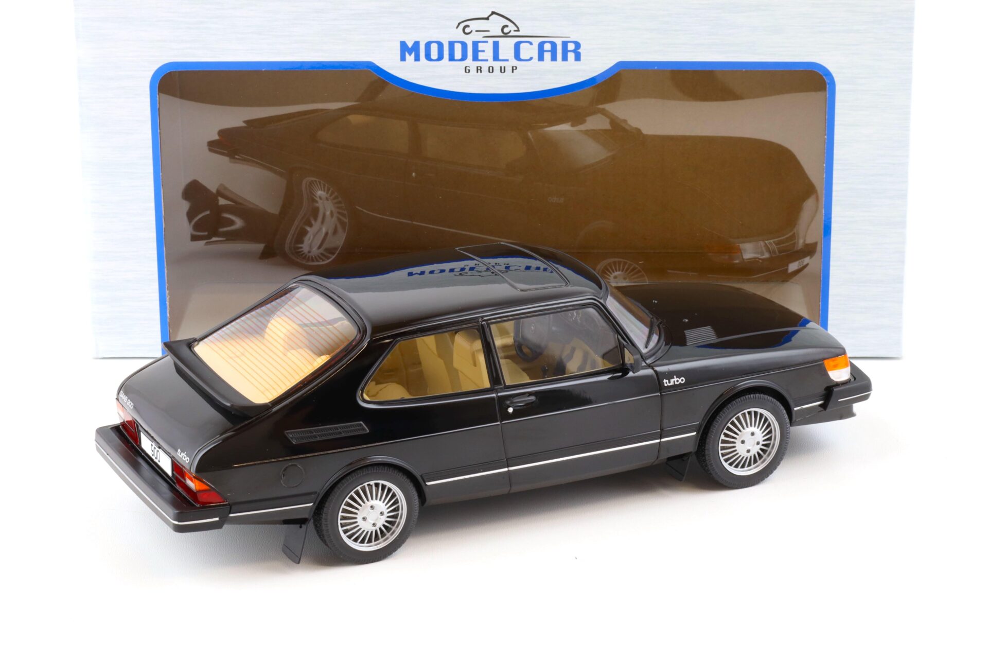 1:18 MCG Saab 900 Turbo 3-doors black 1981