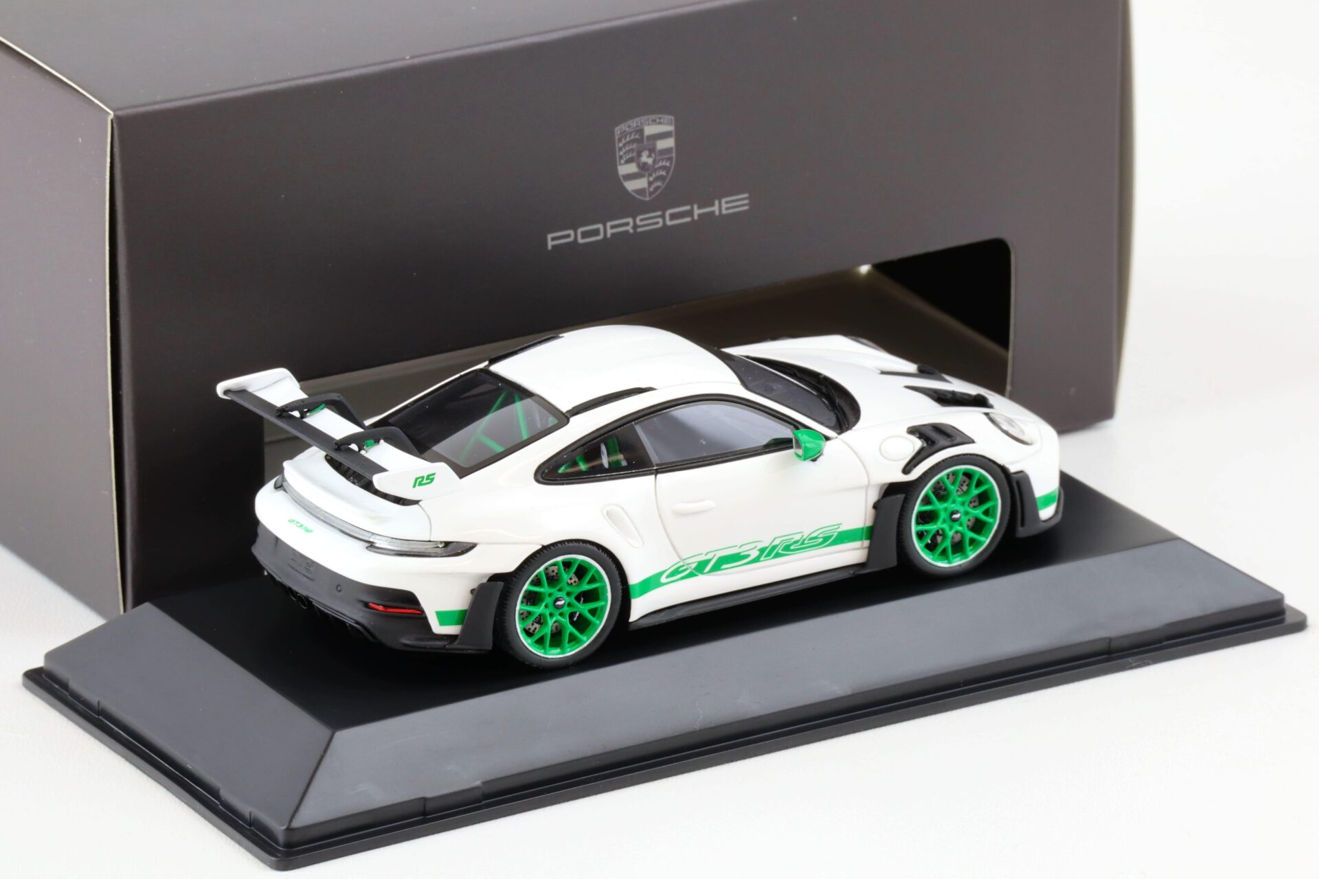 1:43 Spark Porsche 911 (992) GT3 RS 2022 white/green Limited WAP DEALER