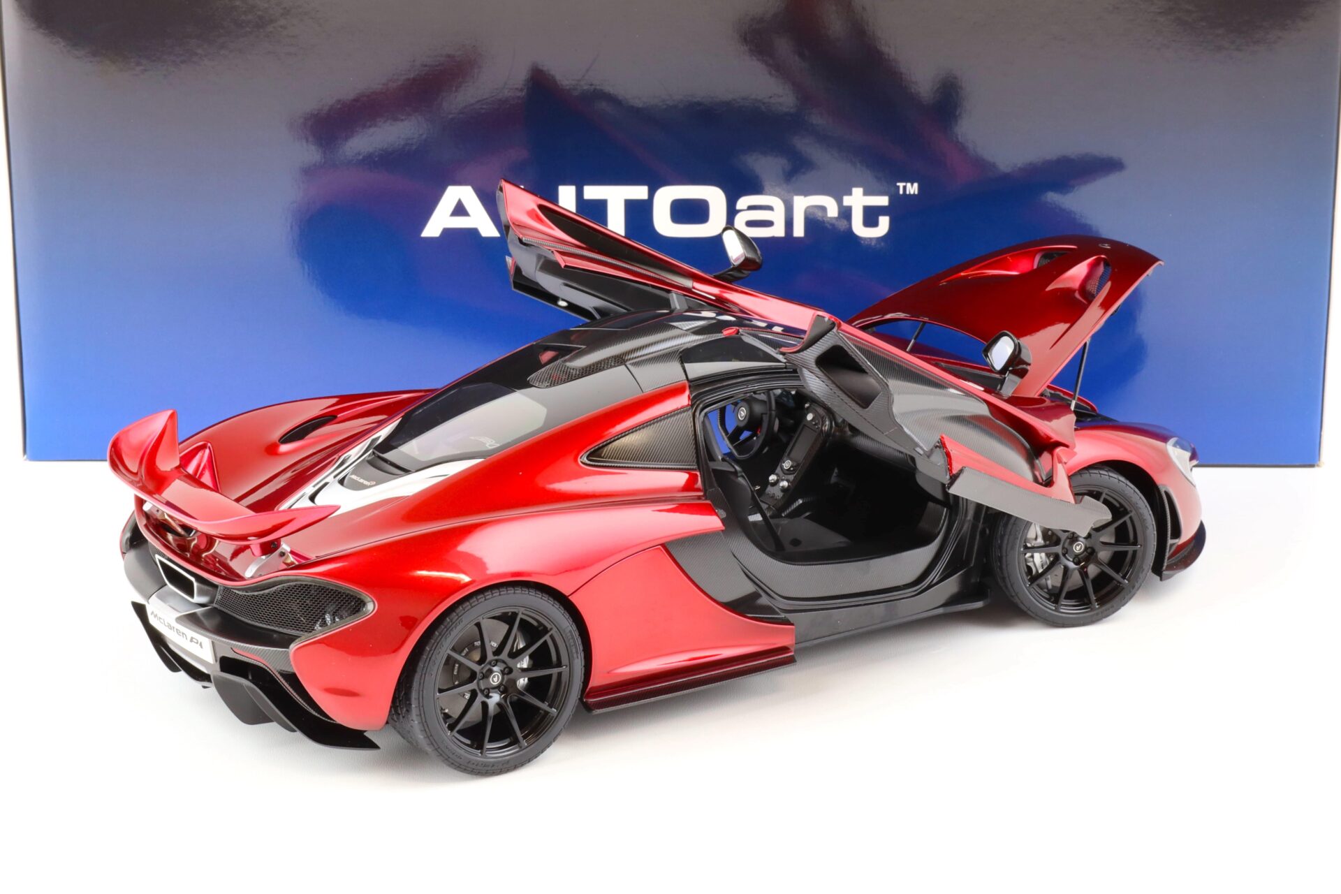 1:12 AUTOart 2013 McLaren P1 volcano red 12243