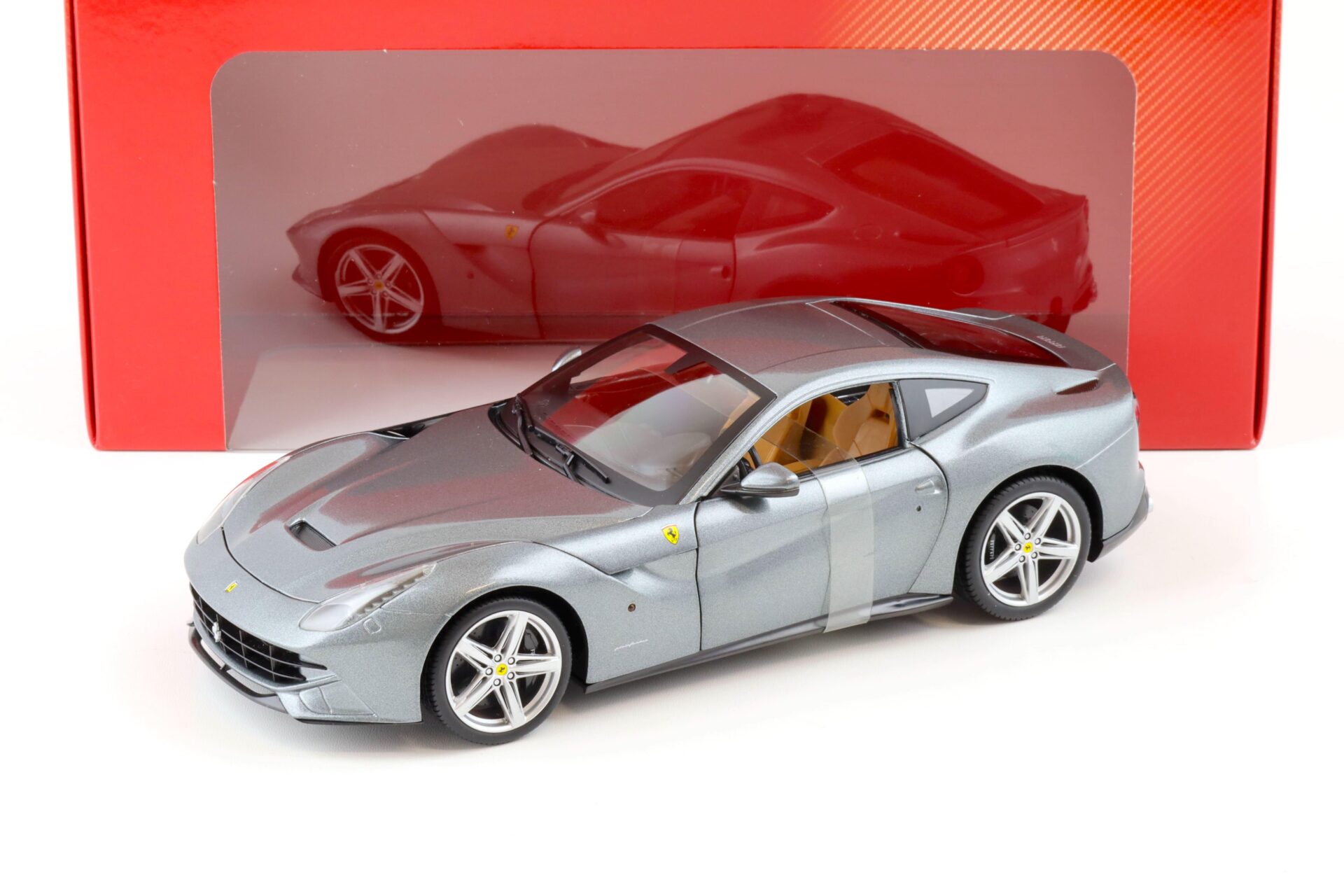1:18 Hot Wheels Ferrari F12 Berlinetta grey metallic BCJ74