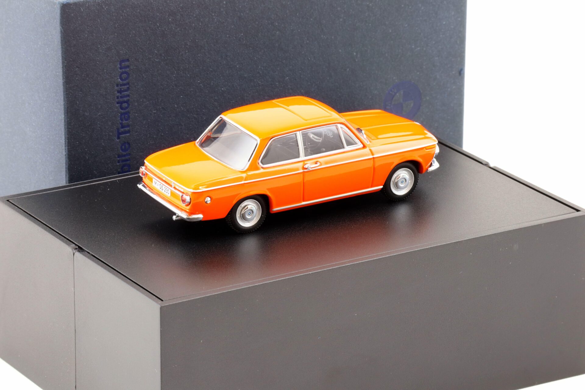 1:43 Minichamps BMW 1600 orange DEALER VERSION