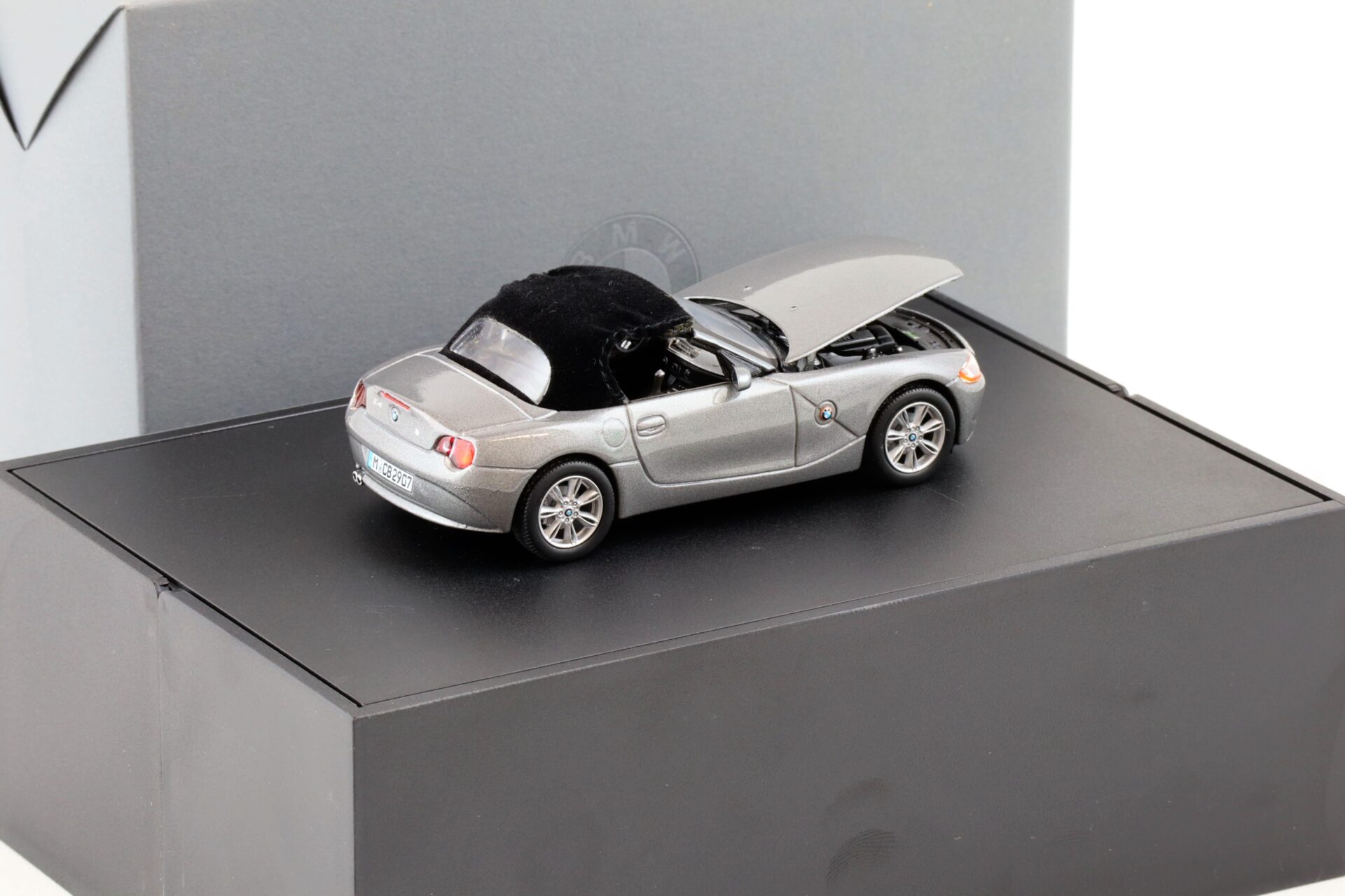 1:43 Norev BMW Z4 E85 Roadster grey metallic DEALER VERSION
