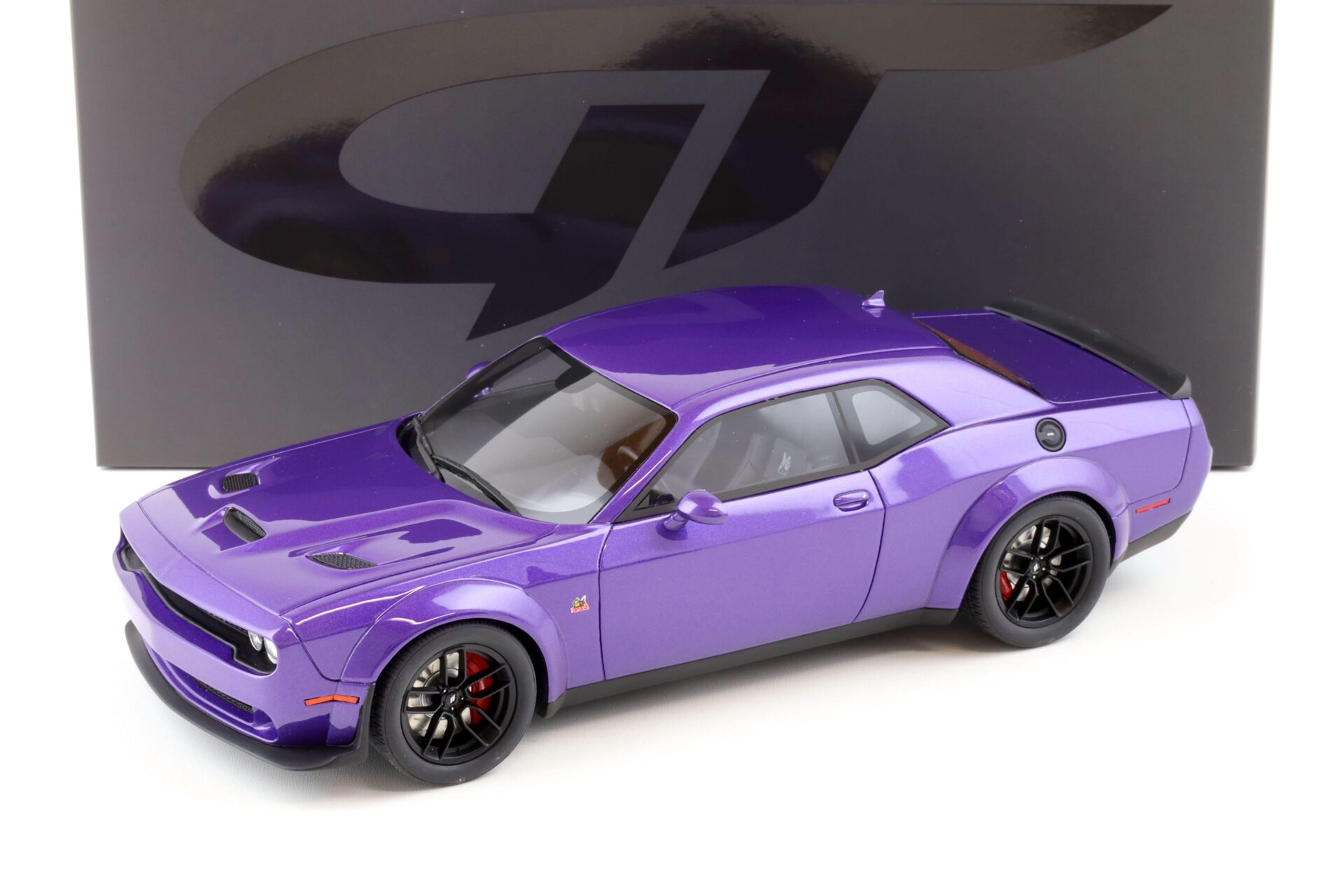 ID 81350 orig.jpg 1:18 GT Spirit GT248 Dodge Challenger R/T Scat Pack Widebody 2018 plum crazy purple