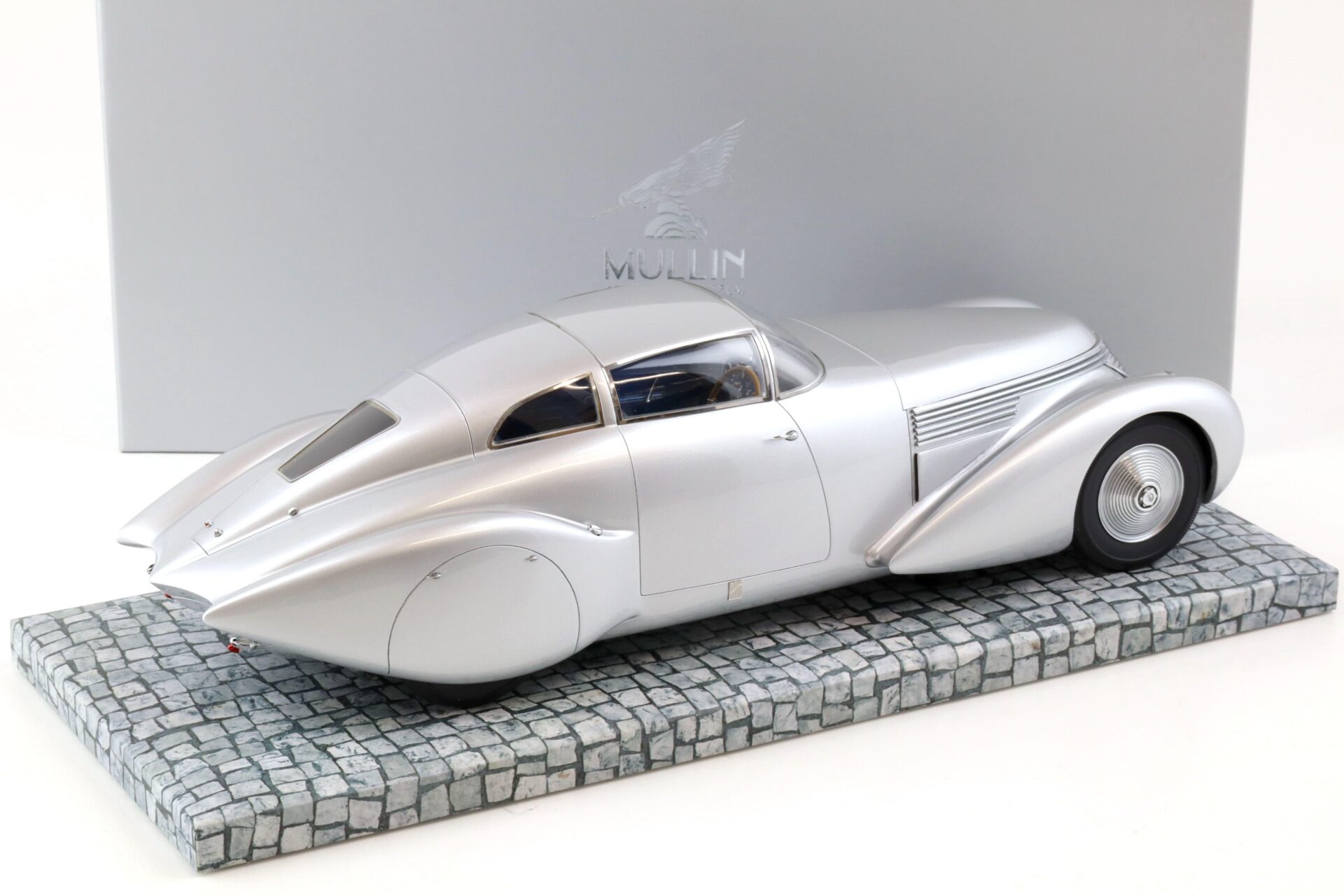 1:18 Minichamps 1938 Dubonnet Hispano-Suiza H6C Xenia The Mullin Automotive Collection