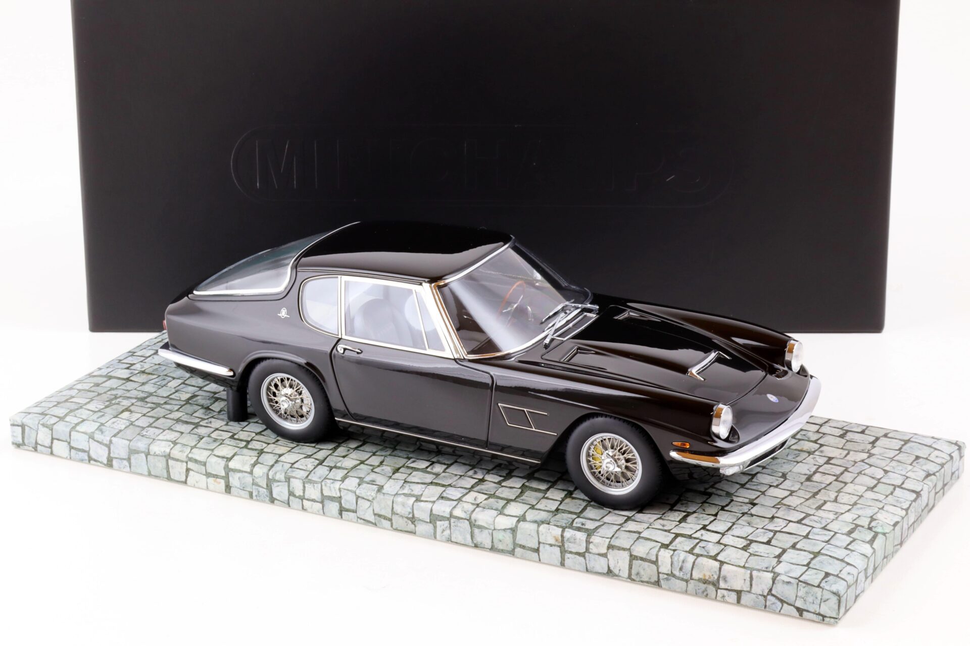 1:18 Minichamps Maserati Mistral Coupe 1963 black - Limited 250 pcs.