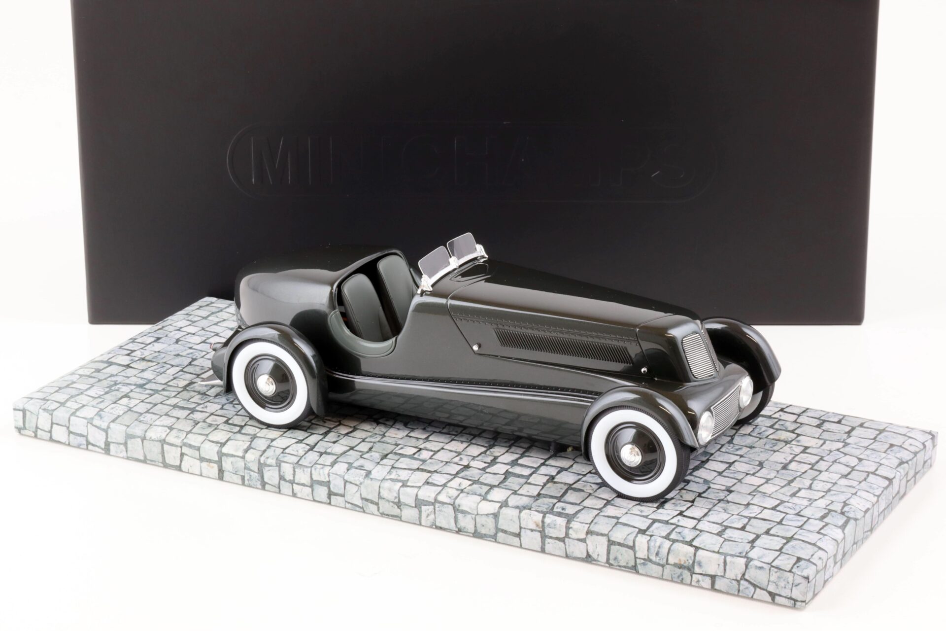 1:18 Minichamps 1934 Edsel FordÂ´s Model 40 Special Roadster gun grey