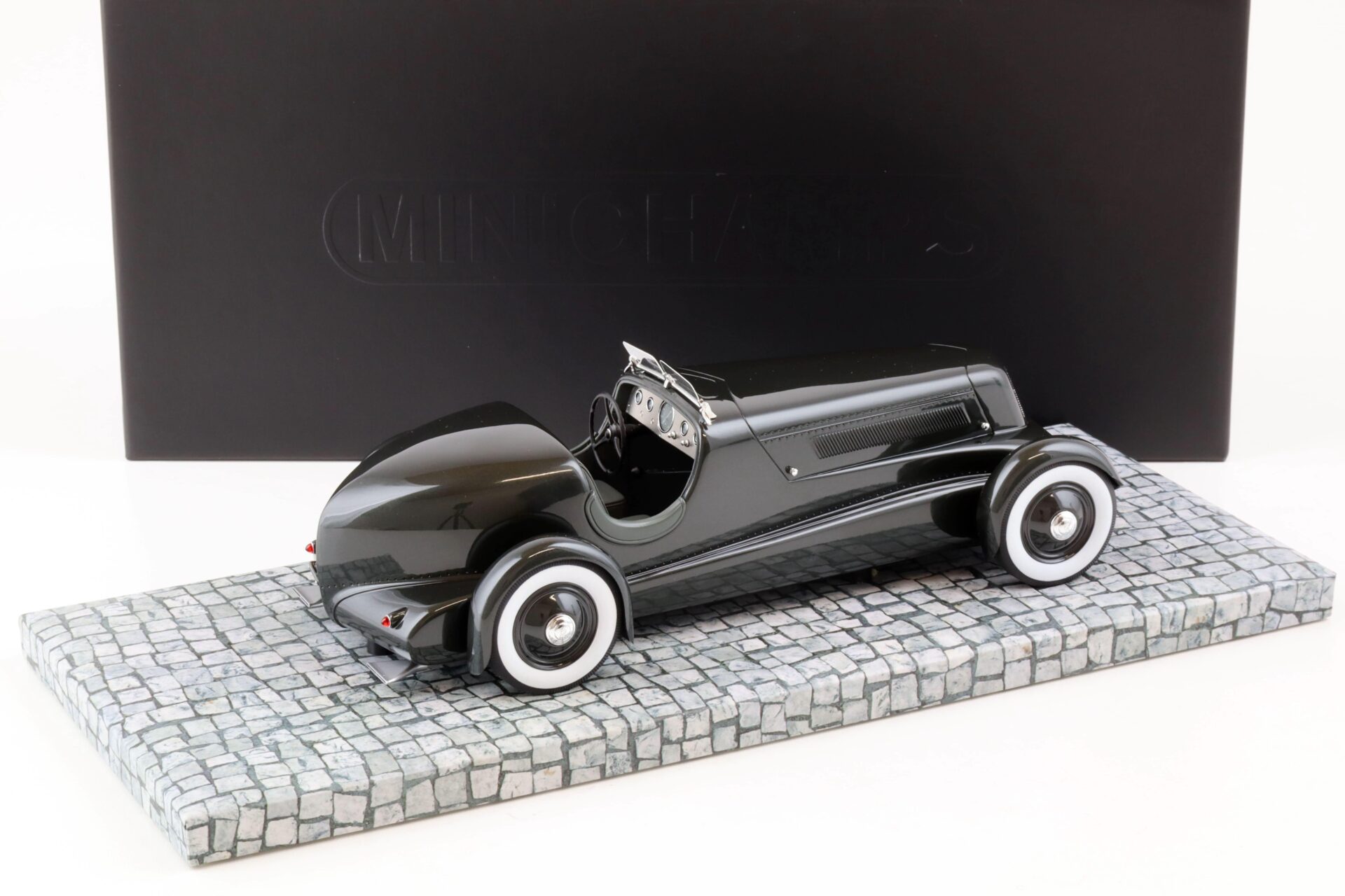 1:18 Minichamps 1934 Edsel FordÂ´s Model 40 Special Roadster gun grey