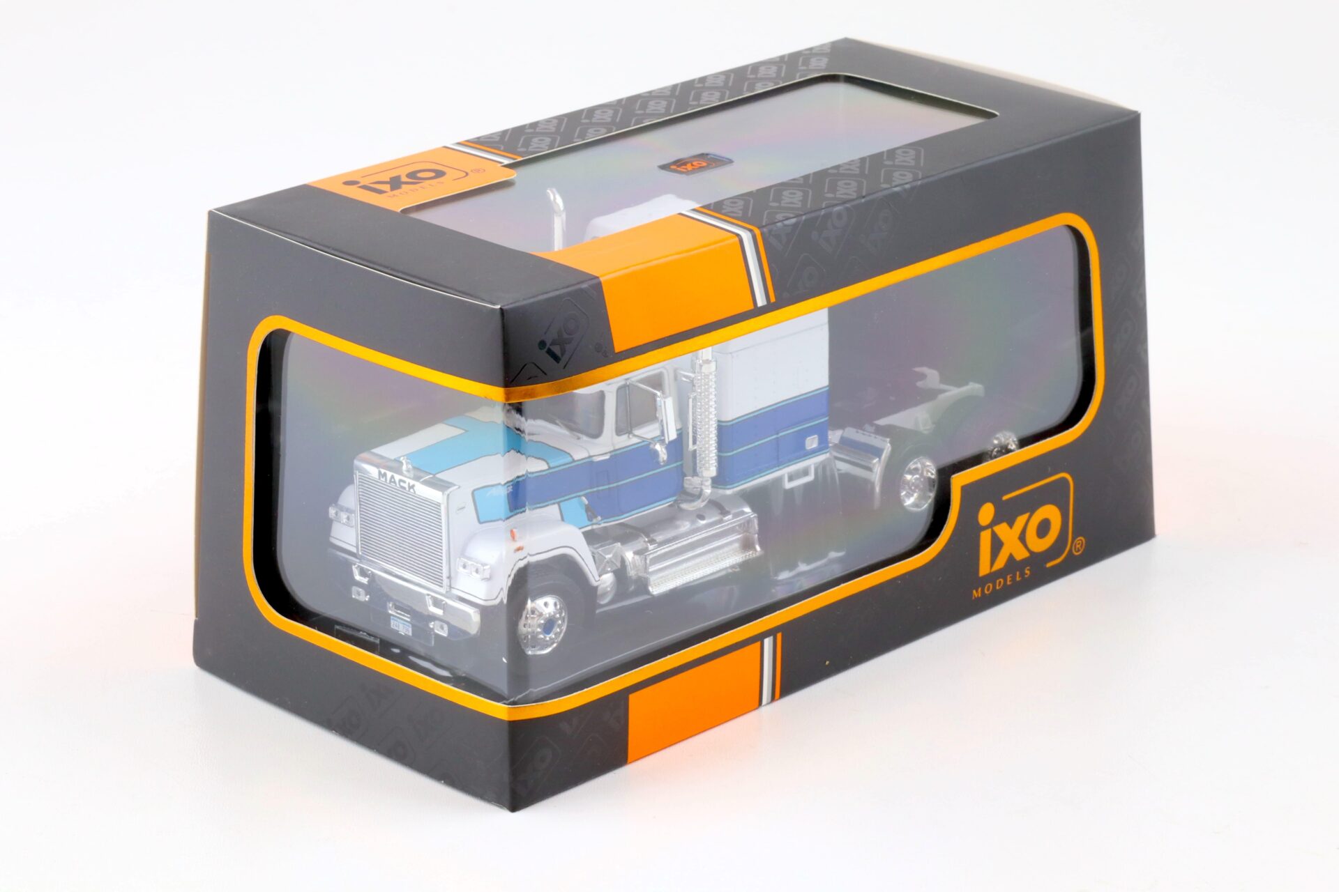 1:43 IXO 1985 Mack Superliner Magnum SZM Truck white/ blue