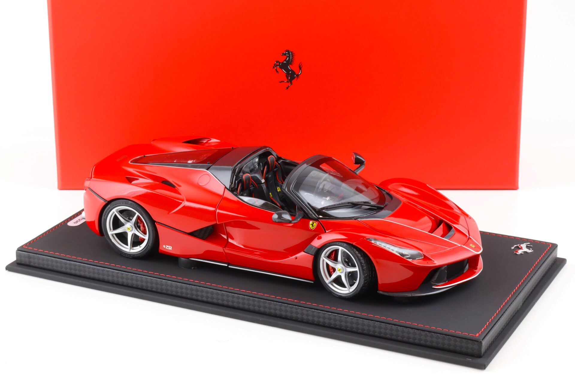 1:18 BBR Ferrari LaFerrari Aperta Rosso Corsa 322 red with display - Limited 349 pcs.