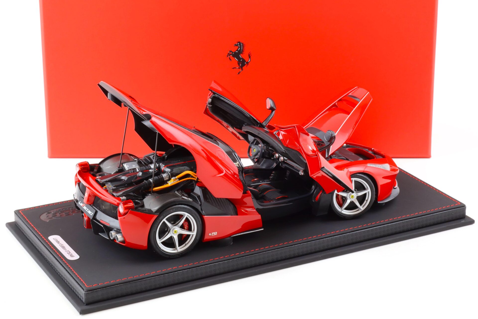 1:18 BBR Ferrari LaFerrari Aperta Rosso Corsa 322 red with display - Limited 349 pcs.