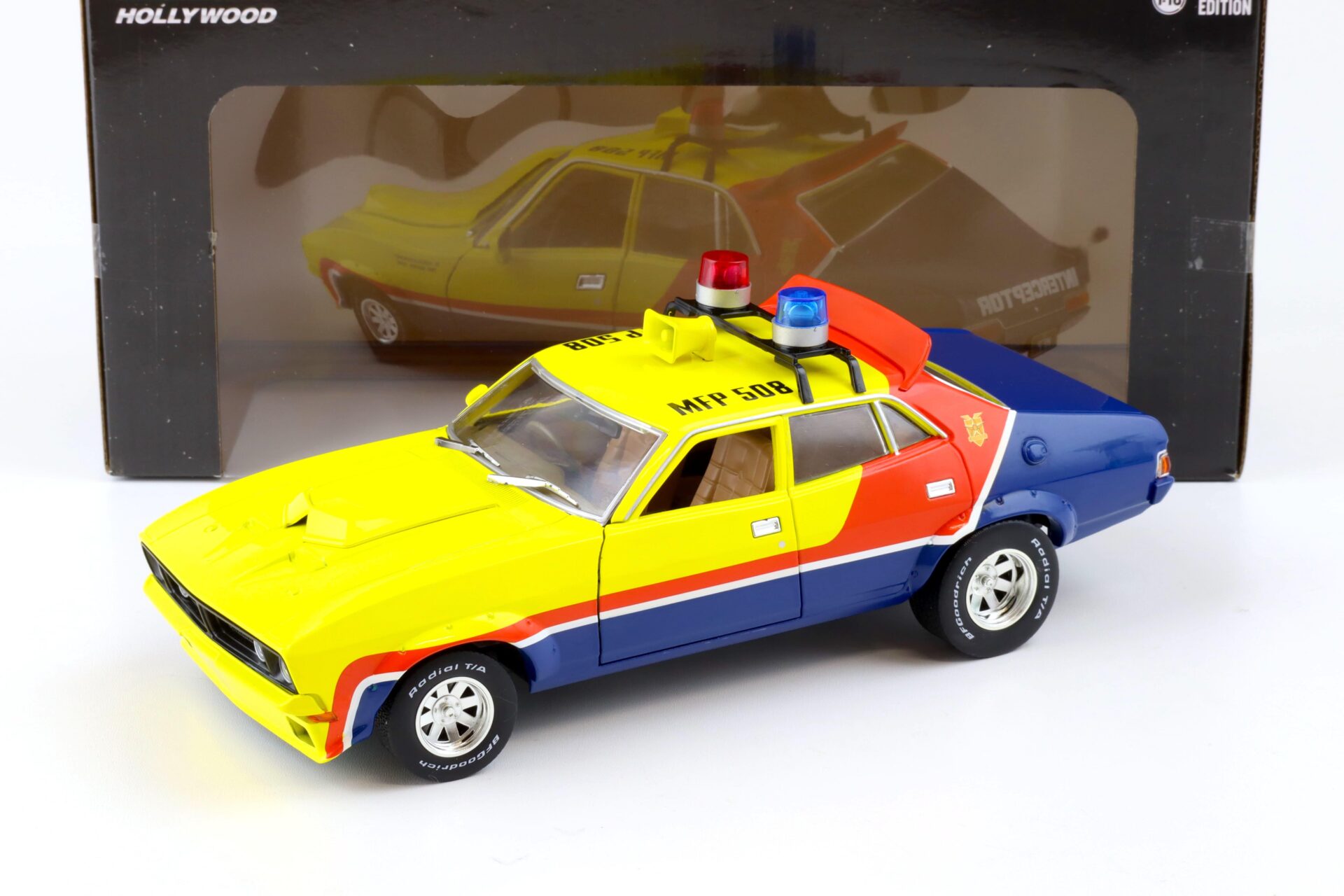 1:18 Greenlight Ford Falcon XB V8 Intercopter 1974 Police Car MAD MAX yellow/ red/ blue