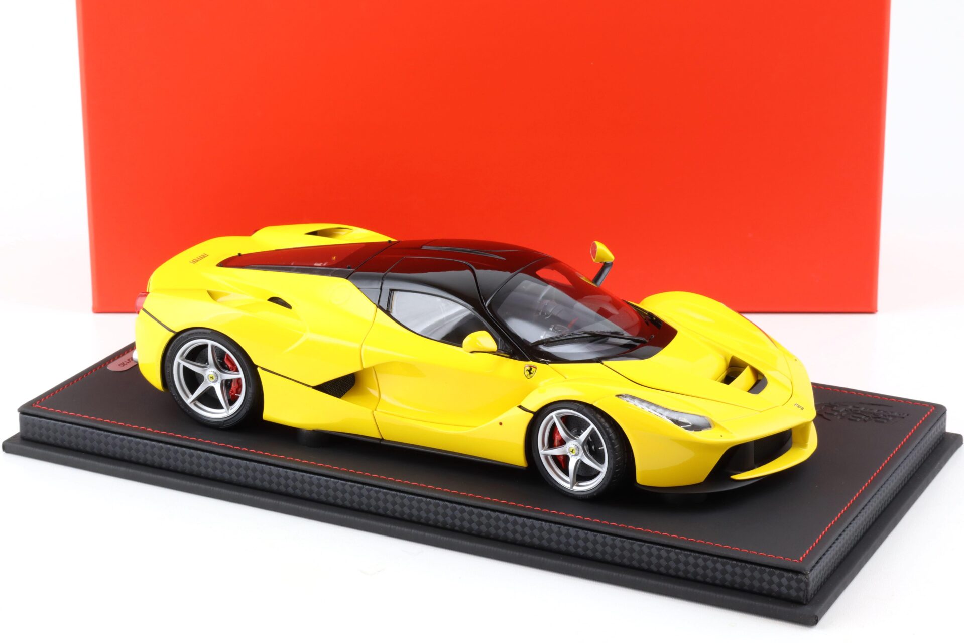 1:18 BBR Ferrari LaFerrari Modena yellow/ Gloss black roof - Limited 120 pcs.
