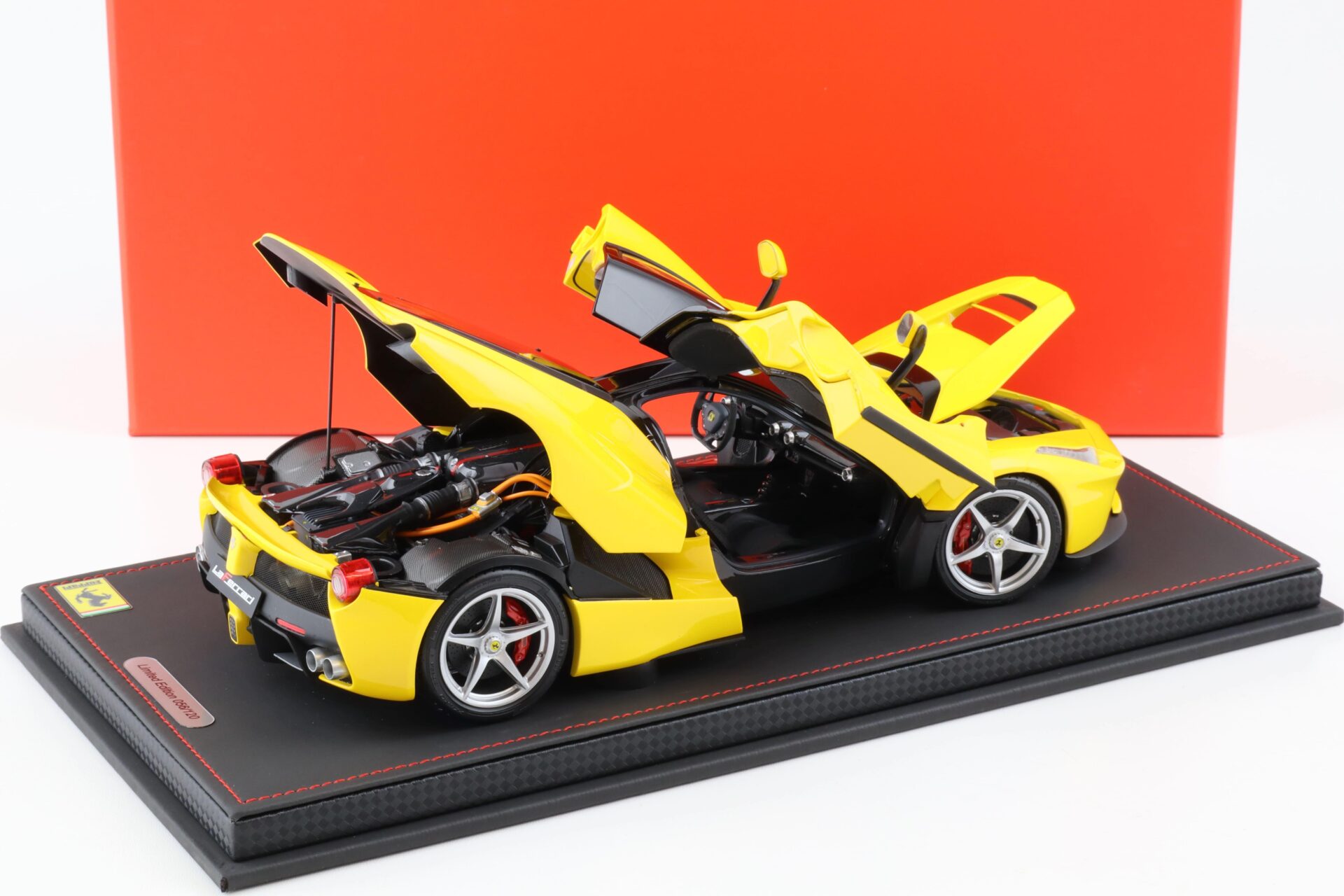 1:18 BBR Ferrari LaFerrari Modena yellow/ Gloss black roof - Limited 120 pcs.