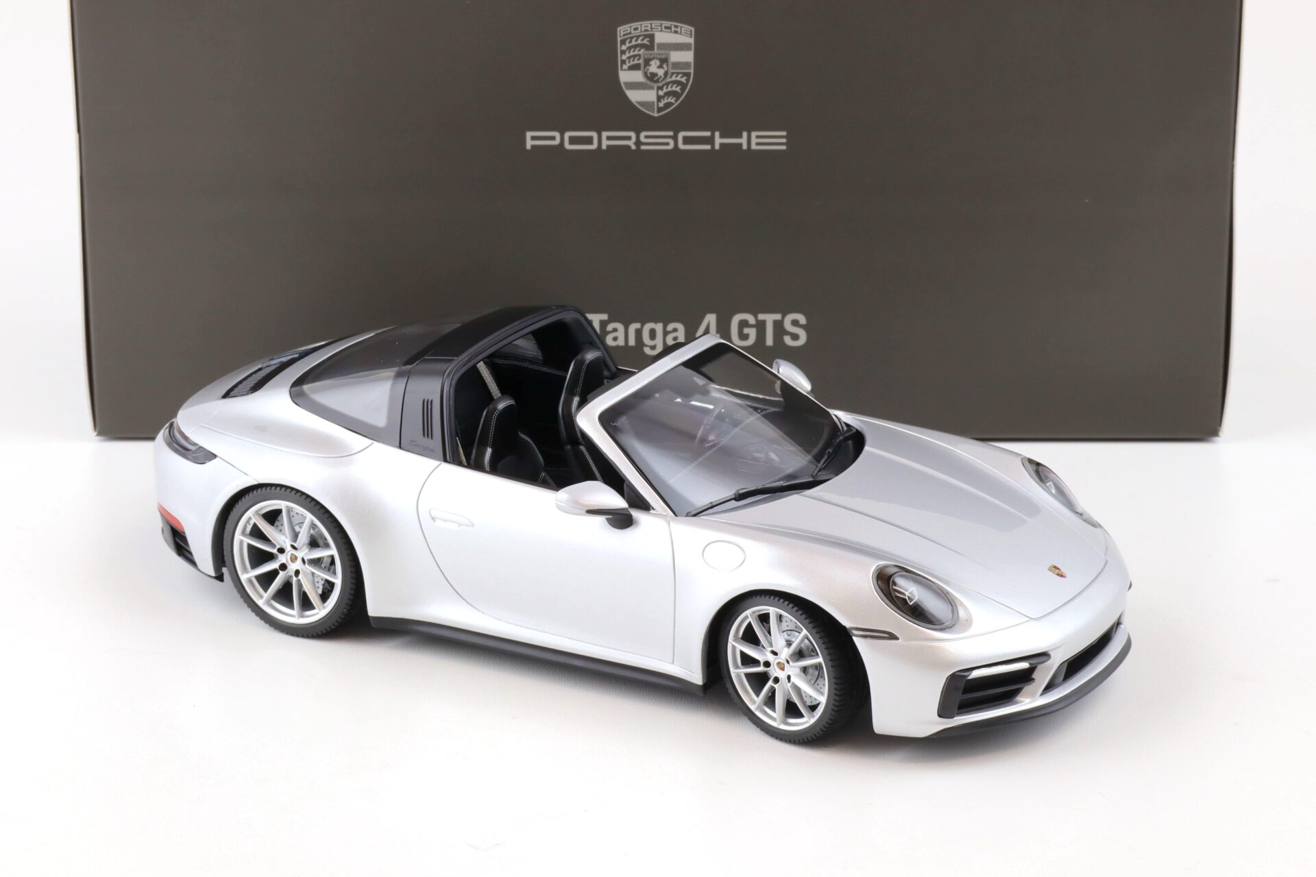 1:18 Minichamps Porsche 911 (992) Targa 4 GTS GT-silver metallic WAP DEALER