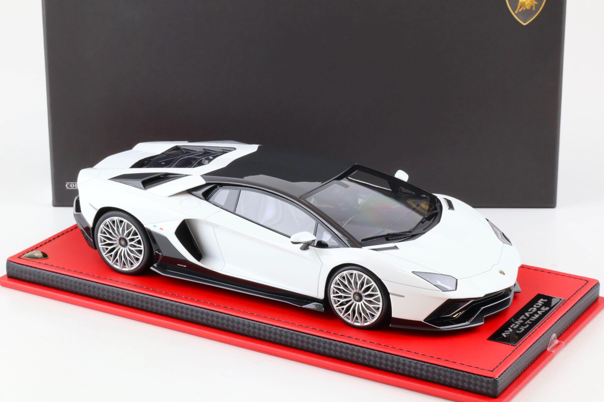 1:18 MR Collection Lamborghini Aventador Ultimae Bianco Isi with Carbon roof - Limited 149 pcs.