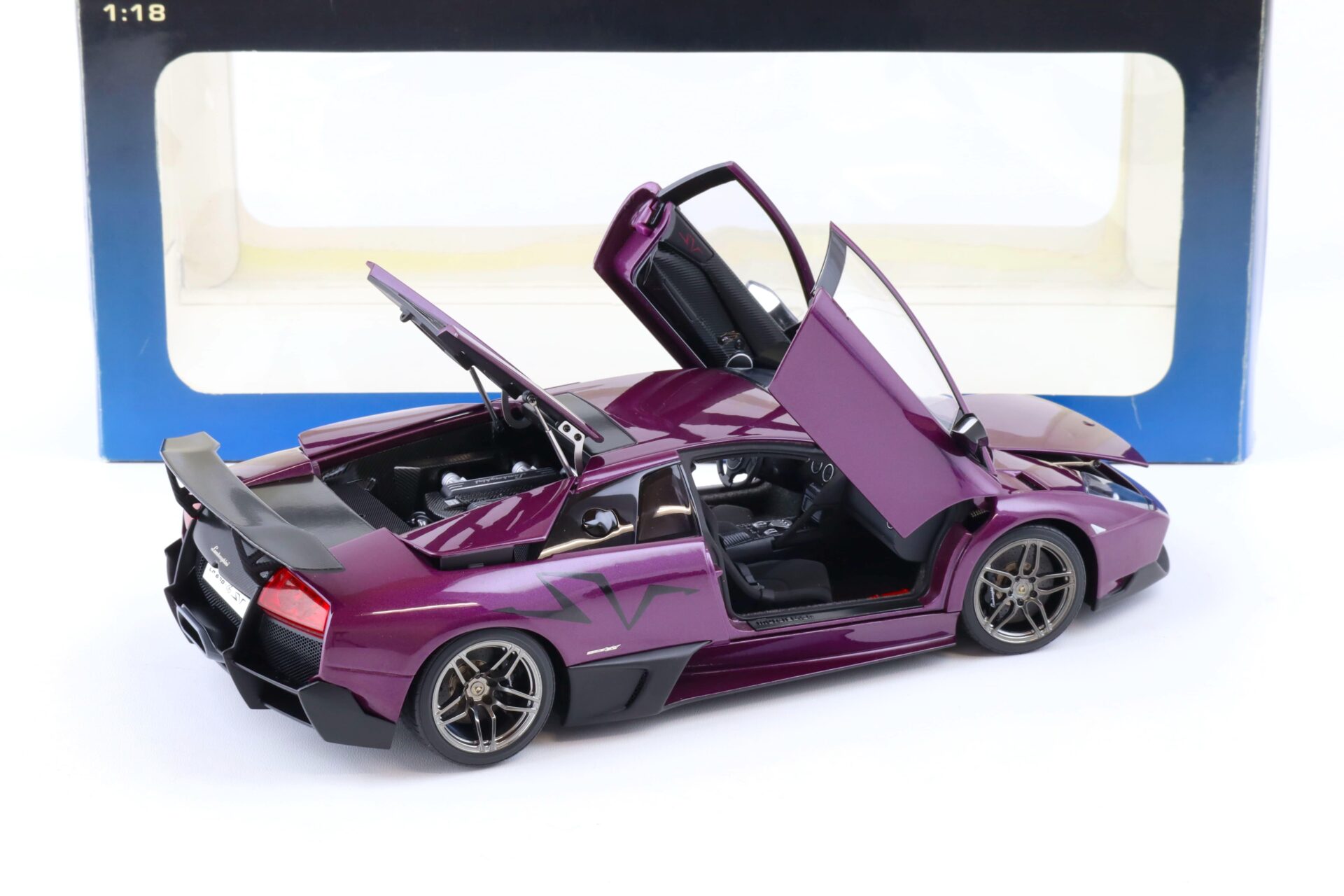 Lamborghini Murciélago LP670-4 SV 1/18 Lamborghini Murciélago LP670-4 SV 1:18 AUTOart - YouTube