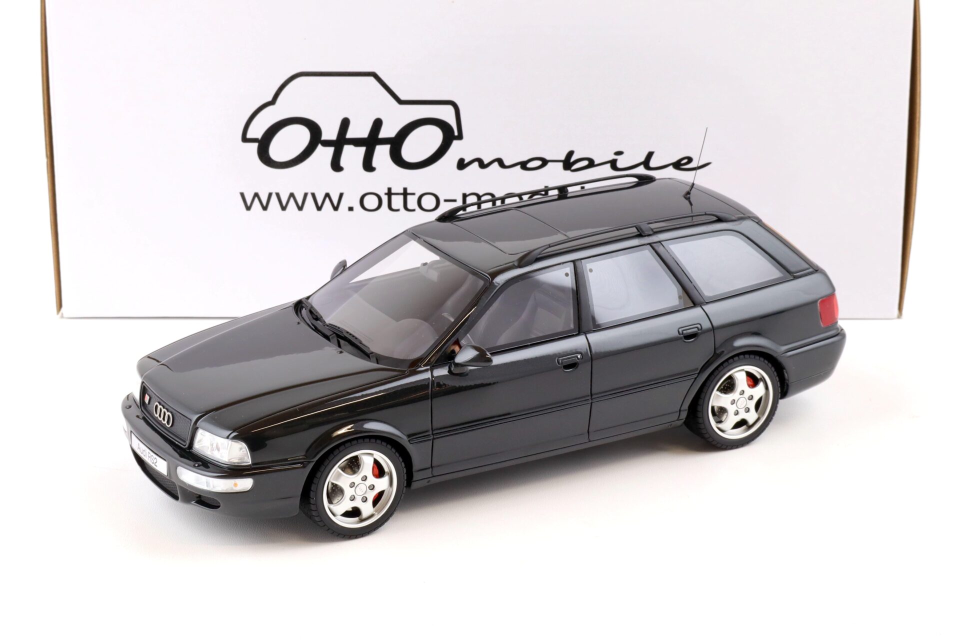 ID 82121 orig.jpg 1:18 OTTO mobile OT831B Audi RS2 Avant black 1994