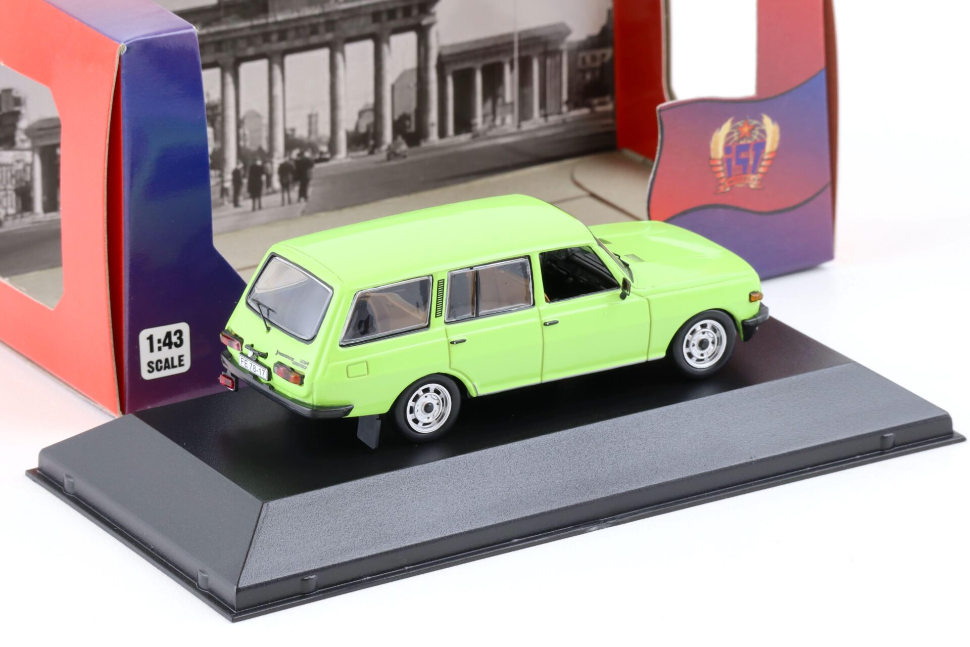 1:43 IST Models Wartburg 353 W Kombi 1985 green