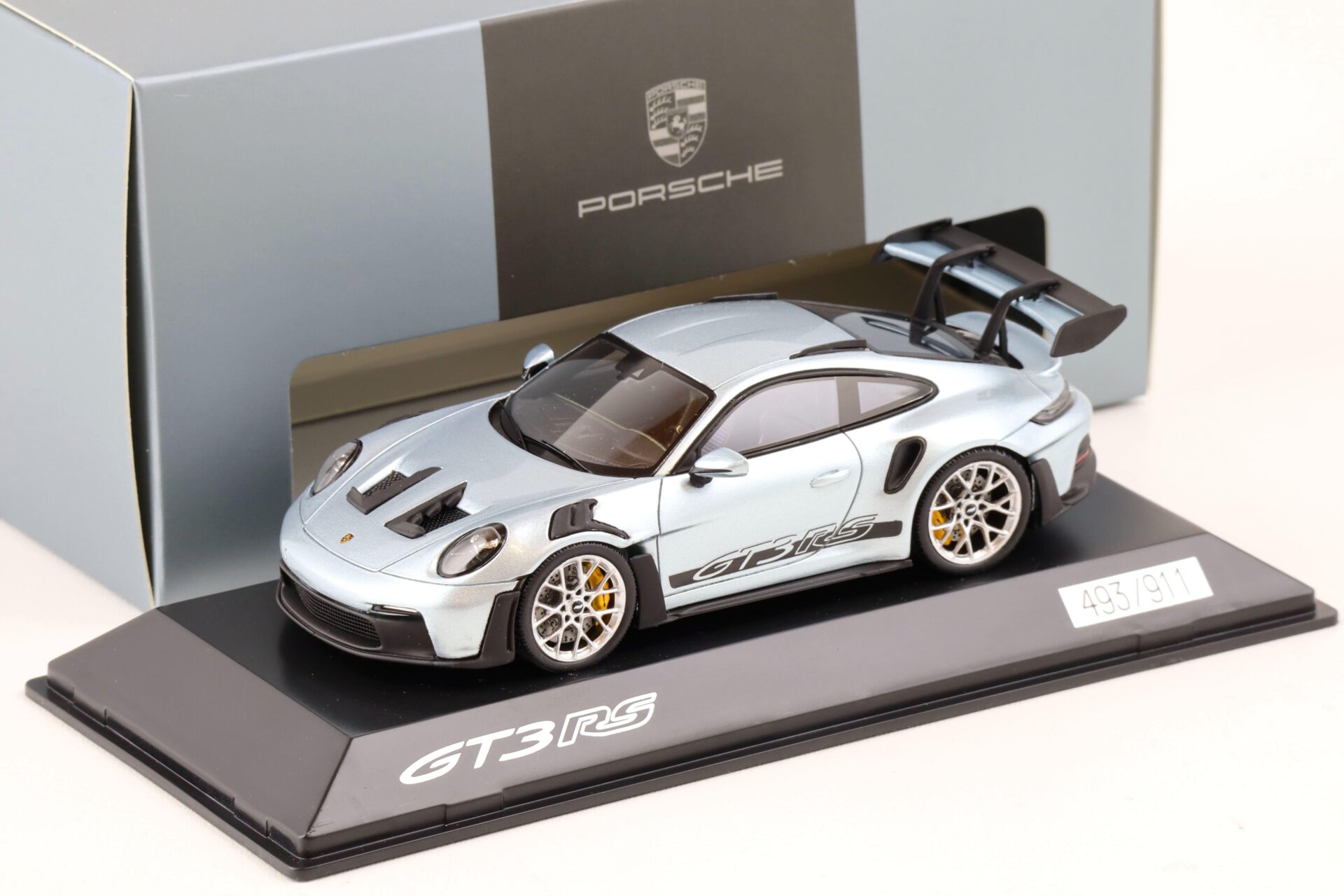 ID 82336 orig.jpg 1:43 Spark Porsche 911 (992) GT3 RS azzuro thetys metallic Limited WAP DEALER