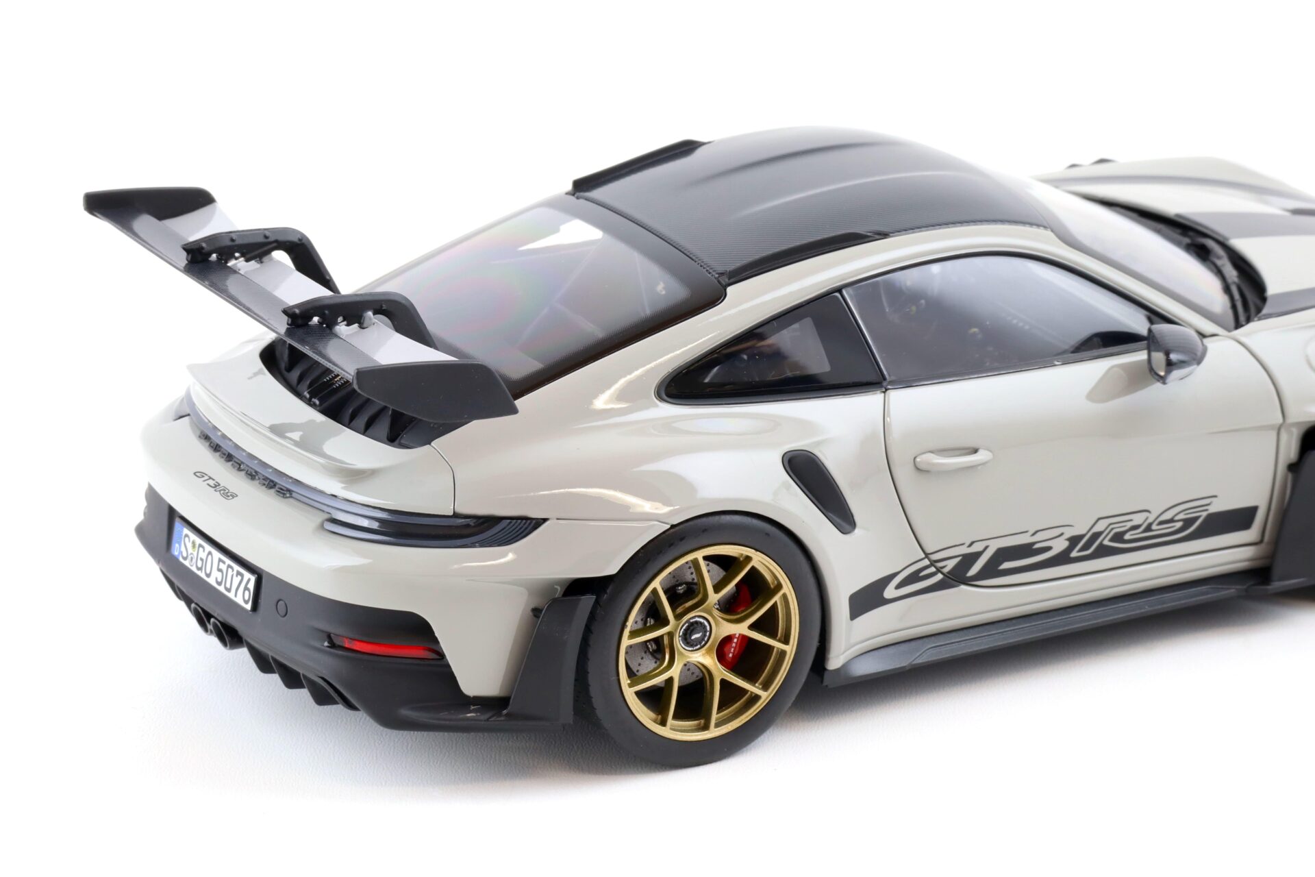 1:18 Norev Porsche 911 (992) GT3 RS Coupe Weissach Package 2022 Kreide - Limited 504 pcs.