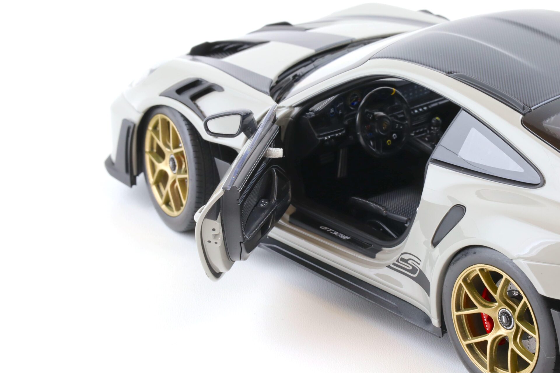 1:18 Norev Porsche 911 (992) GT3 RS Coupe Weissach Package 2022 Kreide - Limited 504 pcs.