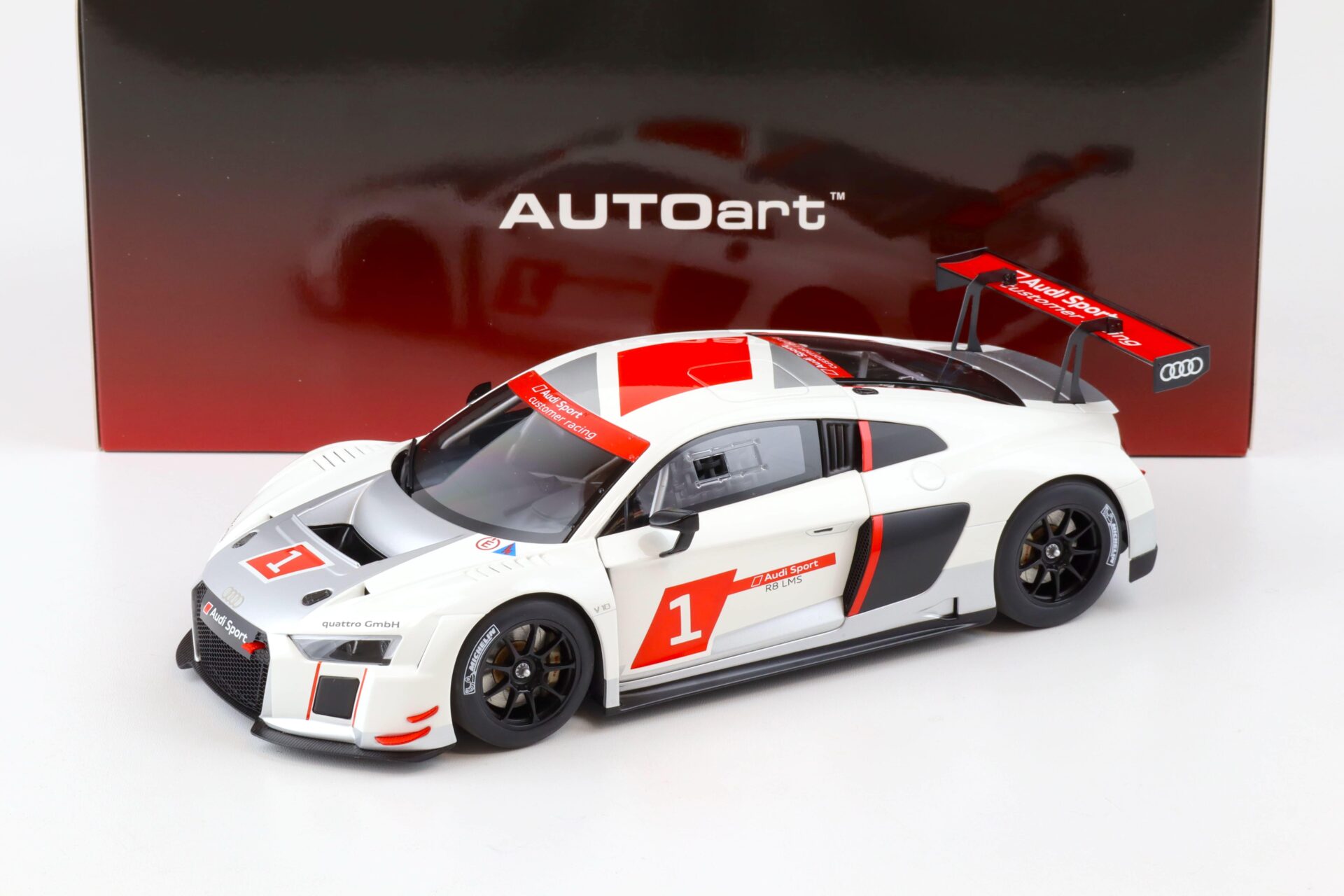 1:18 AUTOart Audi R8 FIA GT GT3 Geneva Presentation Car 2016 white/ silver/ red
