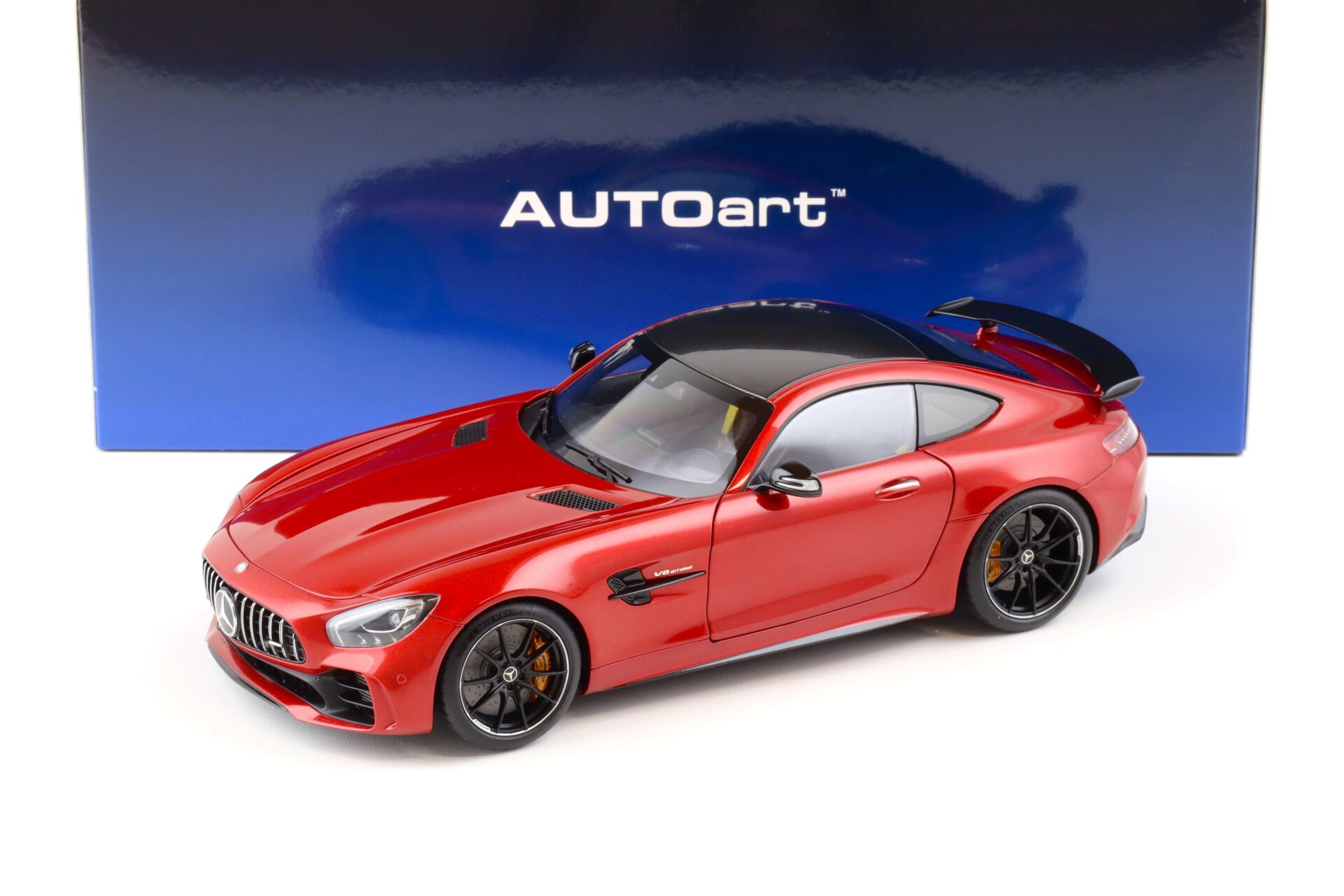 1:18 AUTOart Mercedes AMG GT-R Coupe 2017 Designo Cardinal red metallic
