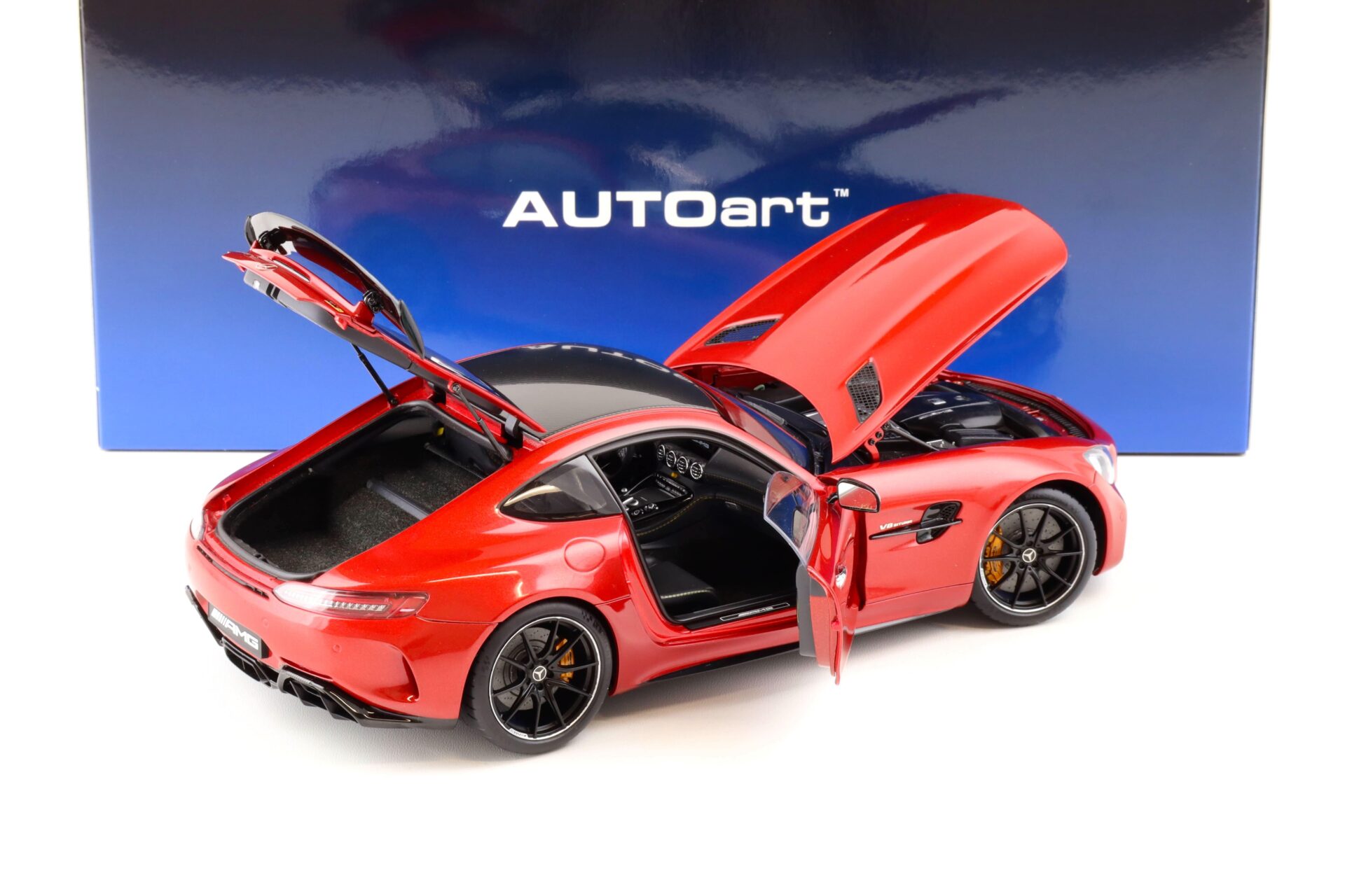 1:18 AUTOart Mercedes AMG GT-R Coupe 2017 Designo Cardinal red metallic