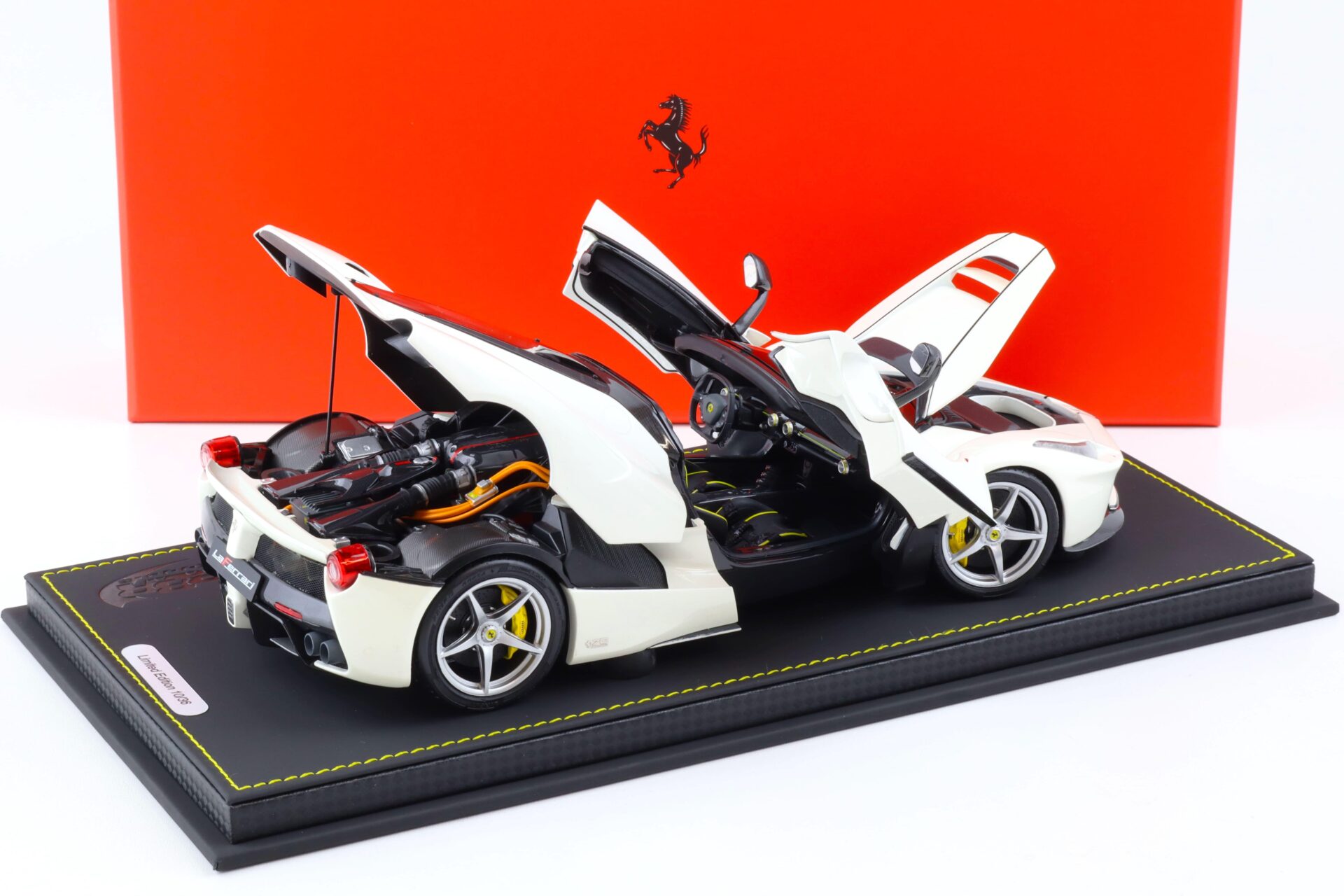 1:18 BBR Ferrari LaFerrari Aperta Bianco Avus white with display - Limited 36 pcs.