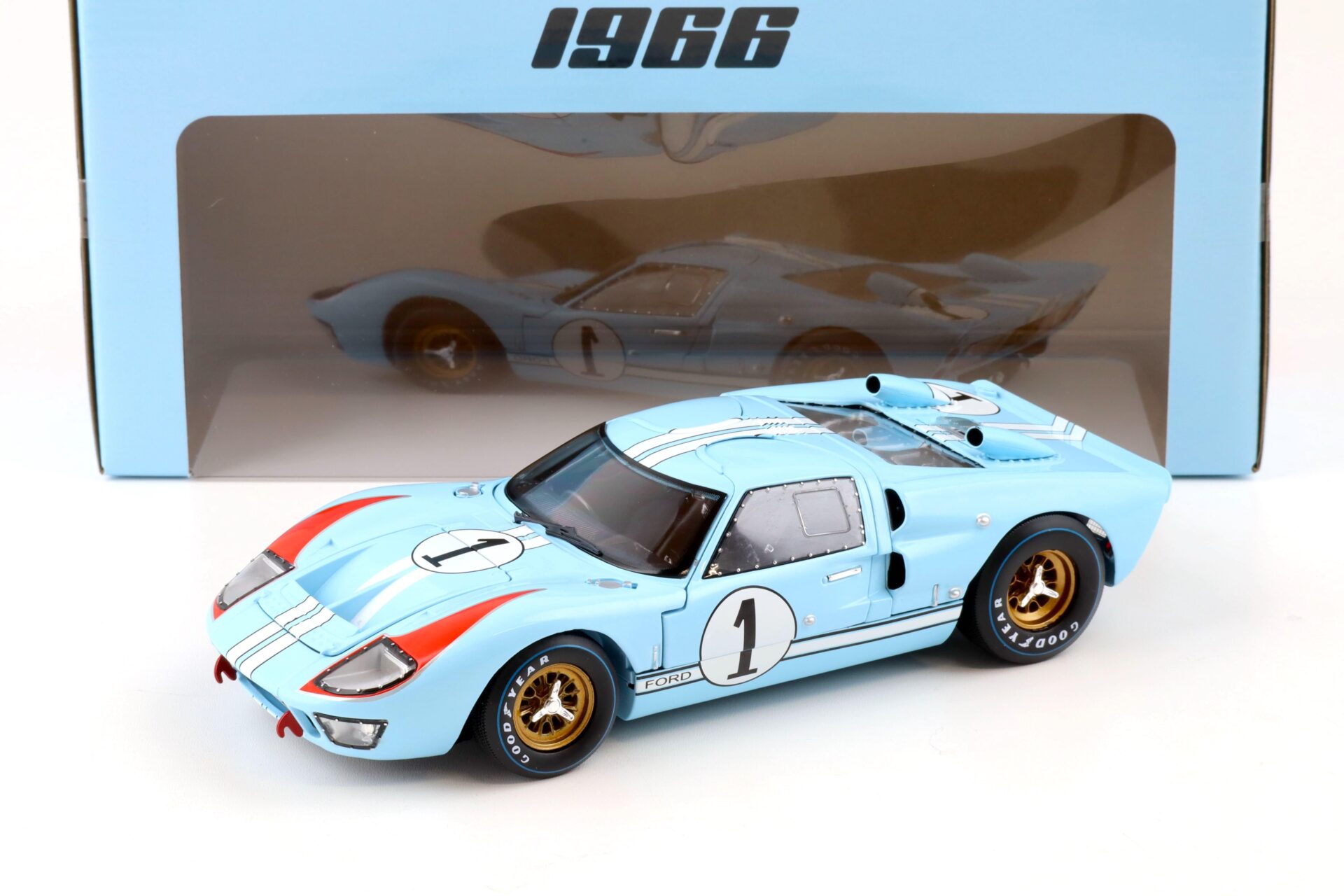 1:18 Shelby Collectibles 1966 Ford GT40 MKII 24h Le Mans 1966 Miles/ Hulme #1