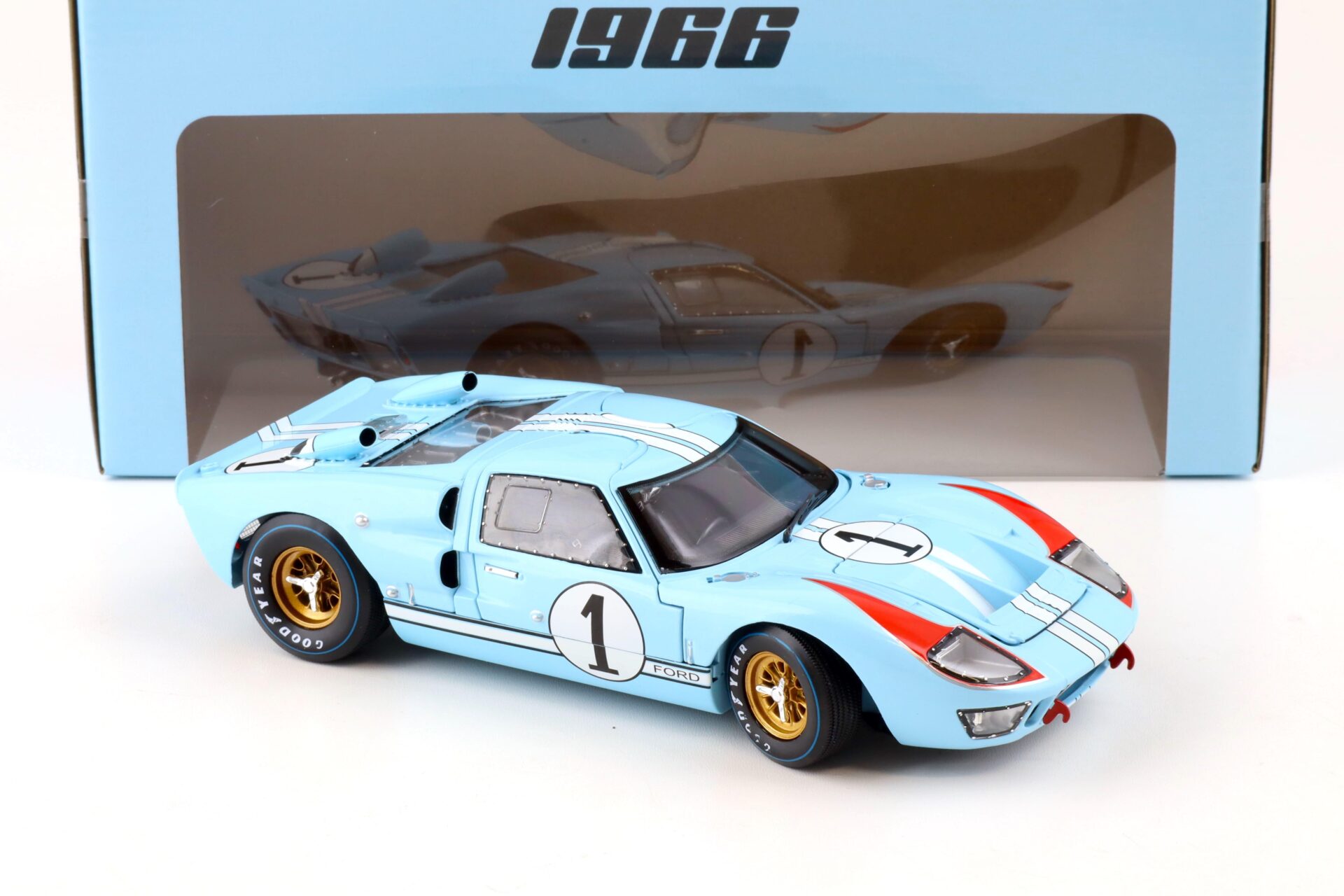 1:18 Shelby Collectibles 1966 Ford GT40 MKII 24h Le Mans 1966 Miles/ Hulme #1