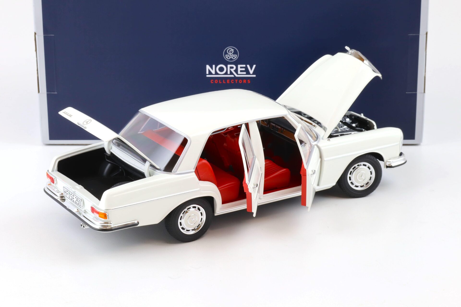 1:18 Norev Mercedes 250 SE W108 Limousine 1967 white (DB050) - Limited 1000 pcs.