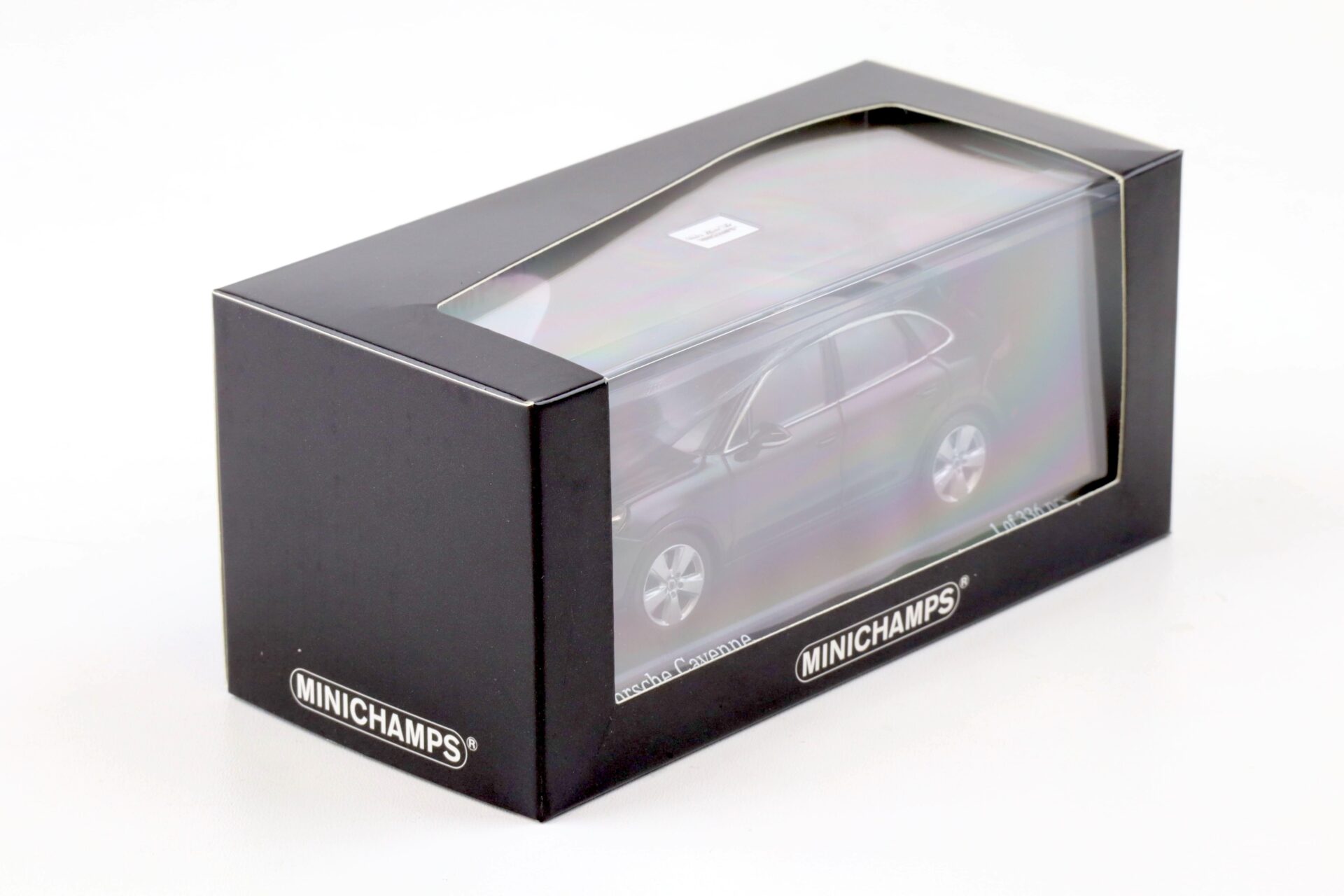 1:43 Minichamps Porsche Cayenne 2017 deep black metallic