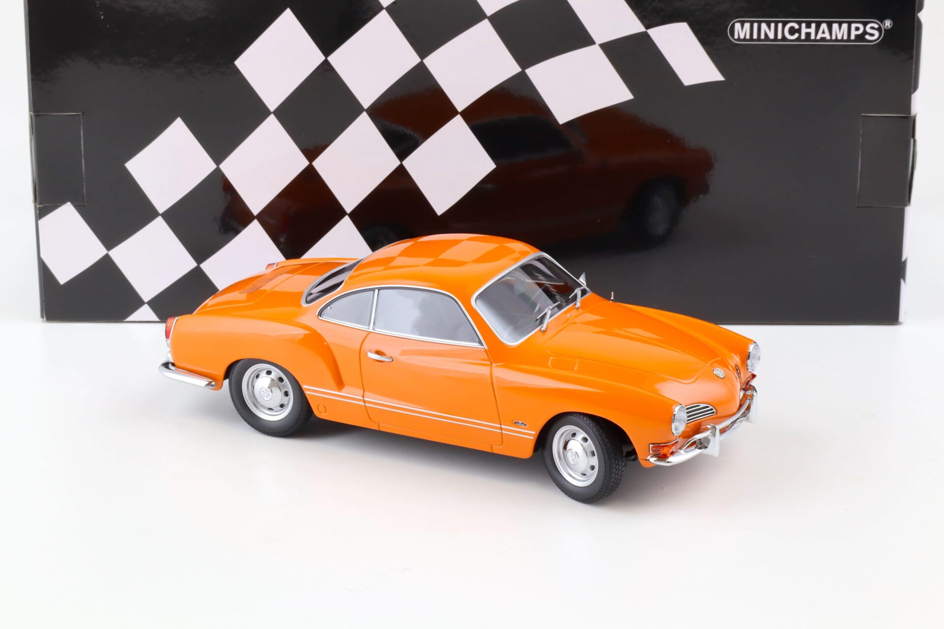 1:18 Minichamps VW Karmann Ghia Coupe 1970 orange