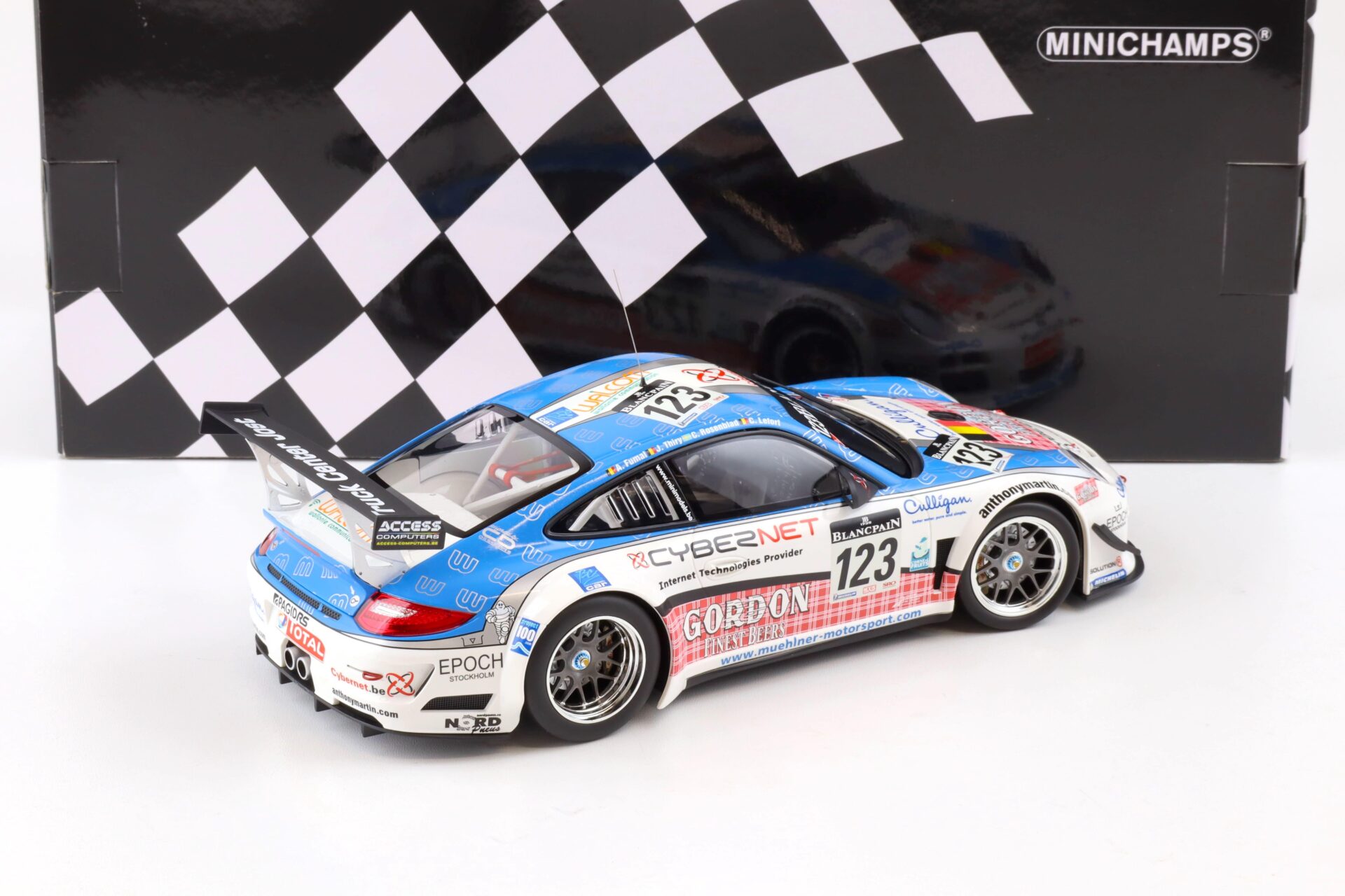 1:18 Minichamps Porsche 911 GT3 R #123 Mühlner Motorsport 24h Spa 2011 Fumal/Thiry