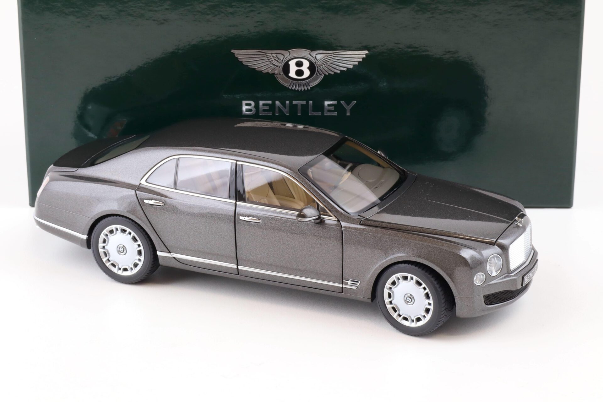 1:18 Minichamps Bentley Mulsanne Limousine 2010 grey metallic