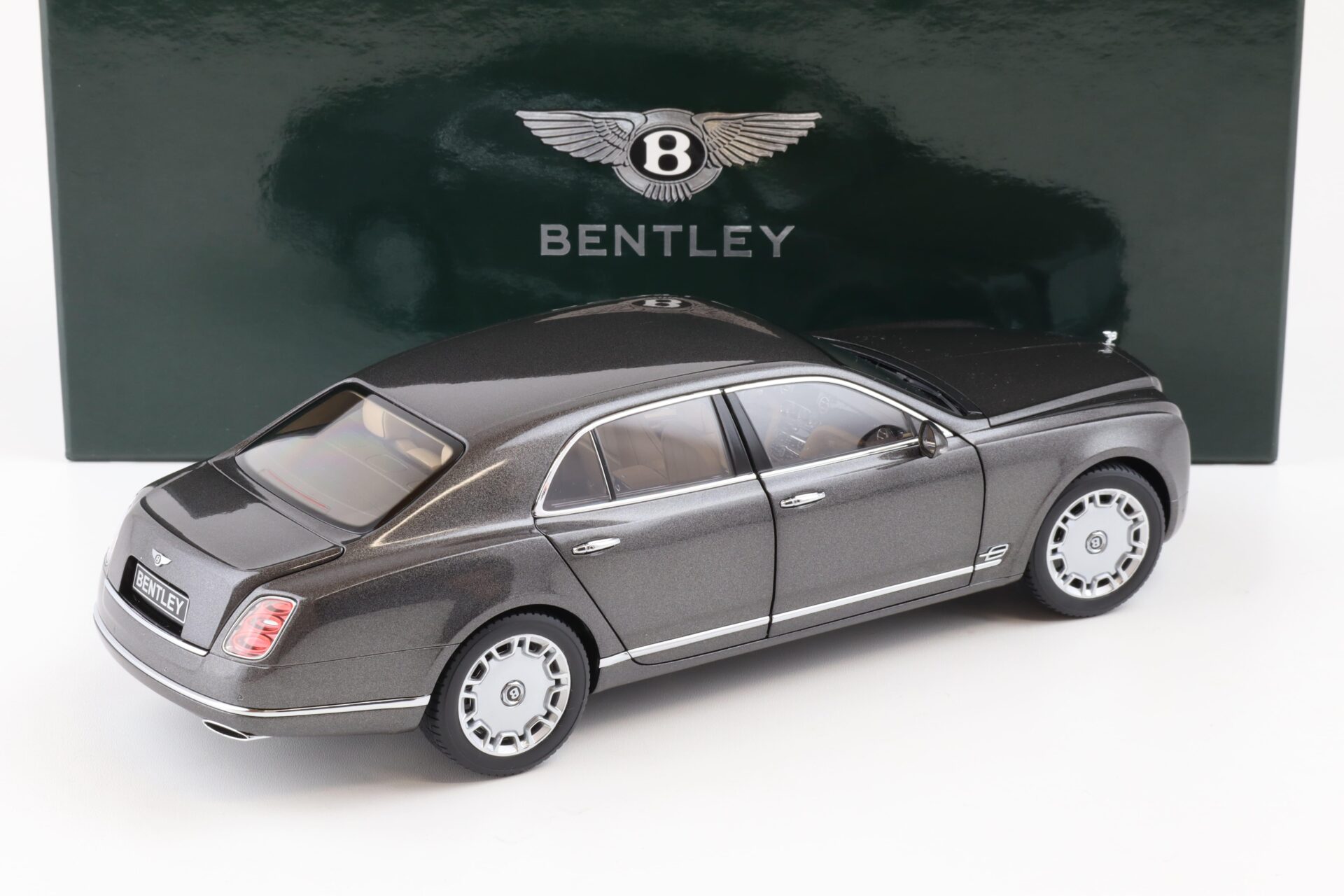 1:18 Minichamps Bentley Mulsanne Limousine 2010 grey metallic