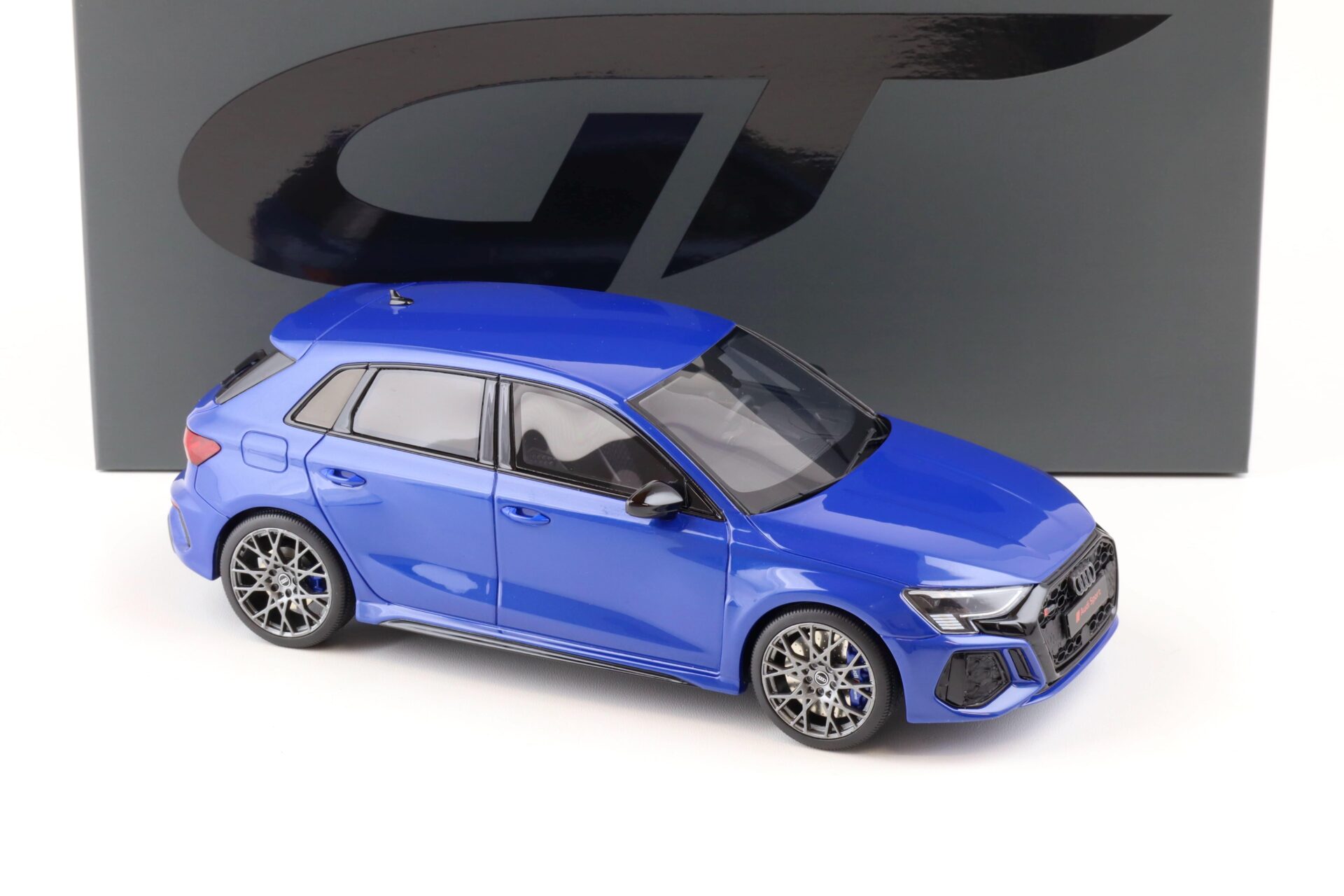 1:18 GT Spirit GT884 Audi RS3 Sportback Performance Edition blue 2022