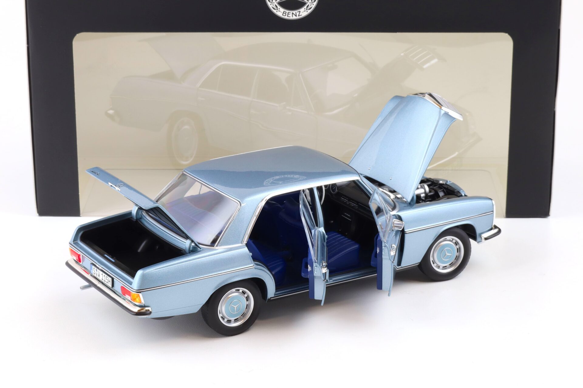 1:18 Norev Mercedes 200 Strich-Acht /8 W115 Limousine grey blue DEALER VERSION