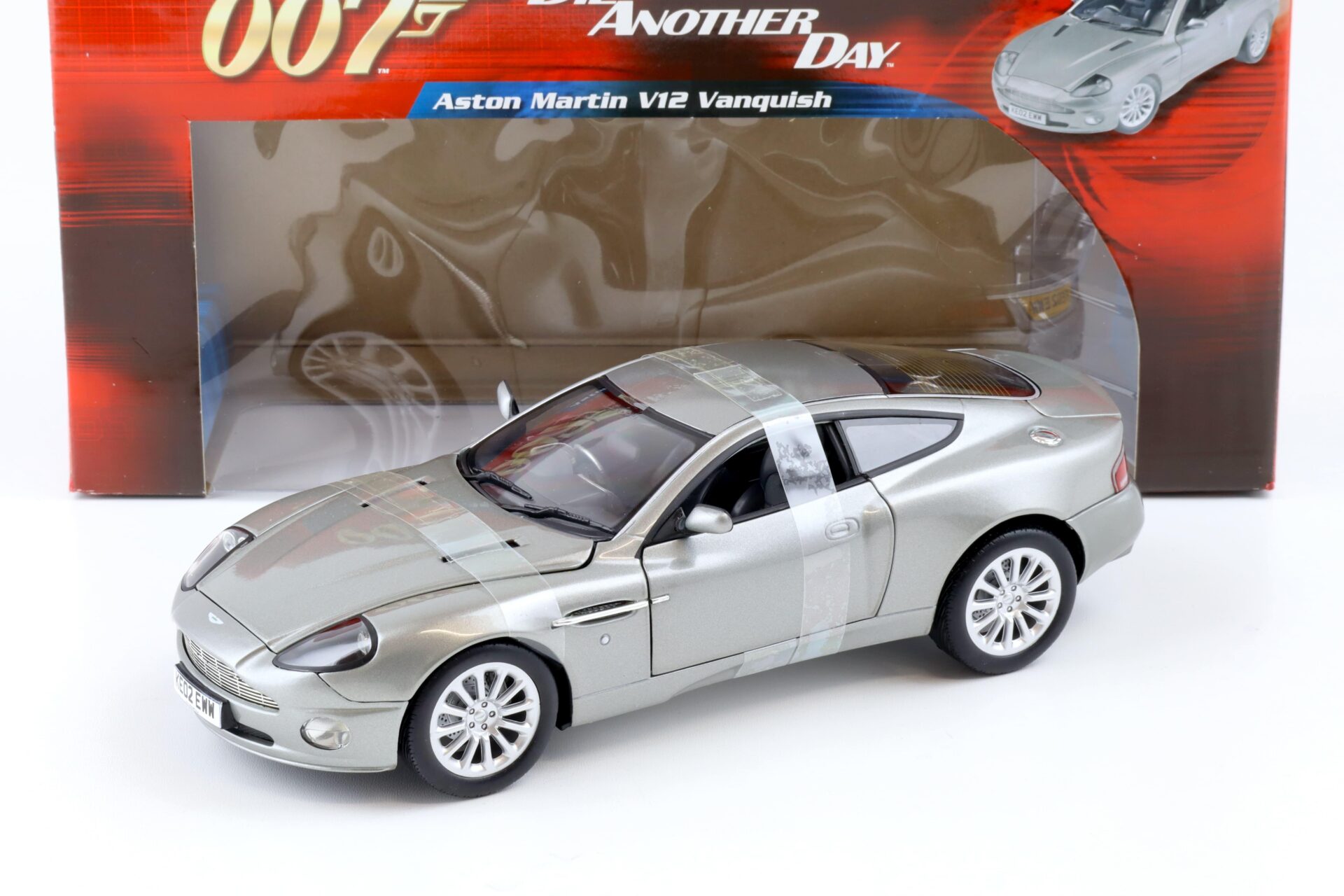 1:18 Joyride ERTL Aston Martin V12 Vanquish James Bond 007 "Die Another Day"